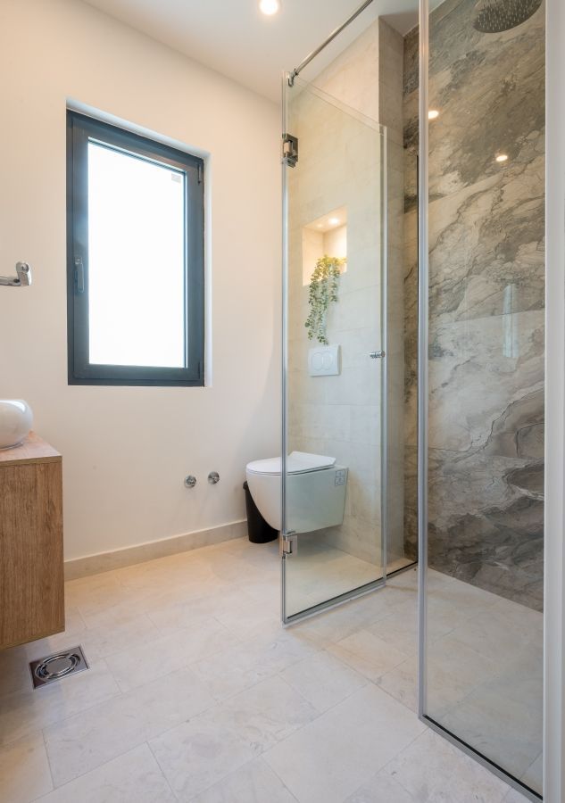 Luksuzna nova vila 250 m² sa bazenom i panoramskim pogledom – Mrčevaц, Tivat - Amfora Real Estate