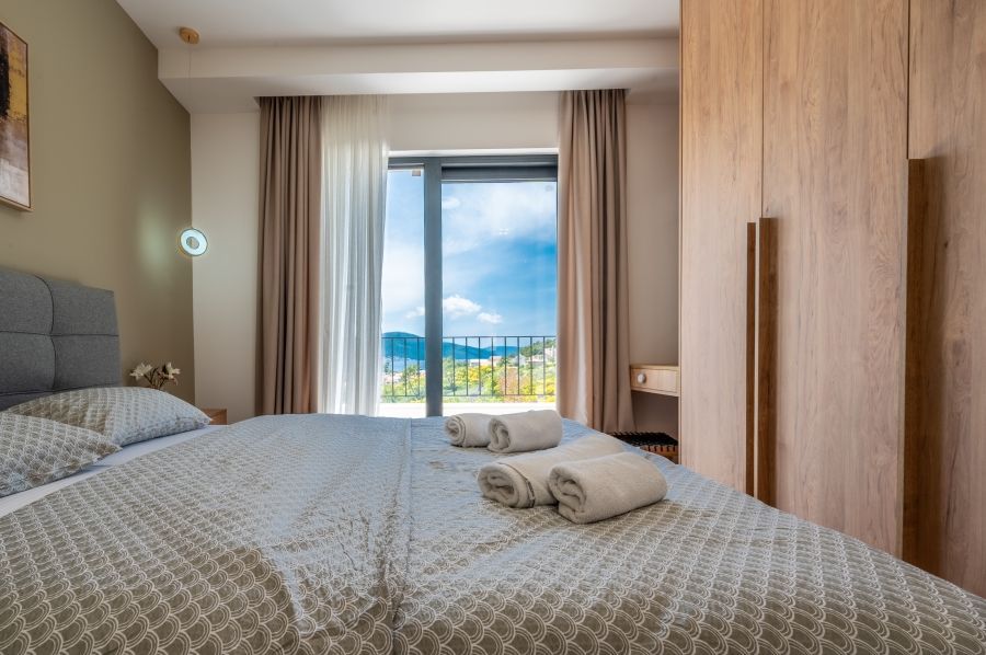 Luksuzna nova vila 250 m² sa bazenom i panoramskim pogledom – Mrčevaц, Tivat - Amfora Real Estate