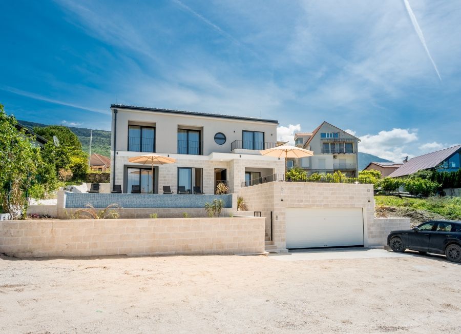 Luksuzna nova vila 250 m² sa bazenom i panoramskim pogledom – Mrčevaц, Tivat - Amfora Real Estate