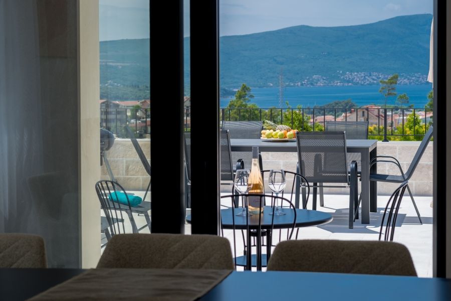 Luksuzna nova vila 250 m² sa bazenom i panoramskim pogledom – Mrčevaц, Tivat - Amfora Real Estate