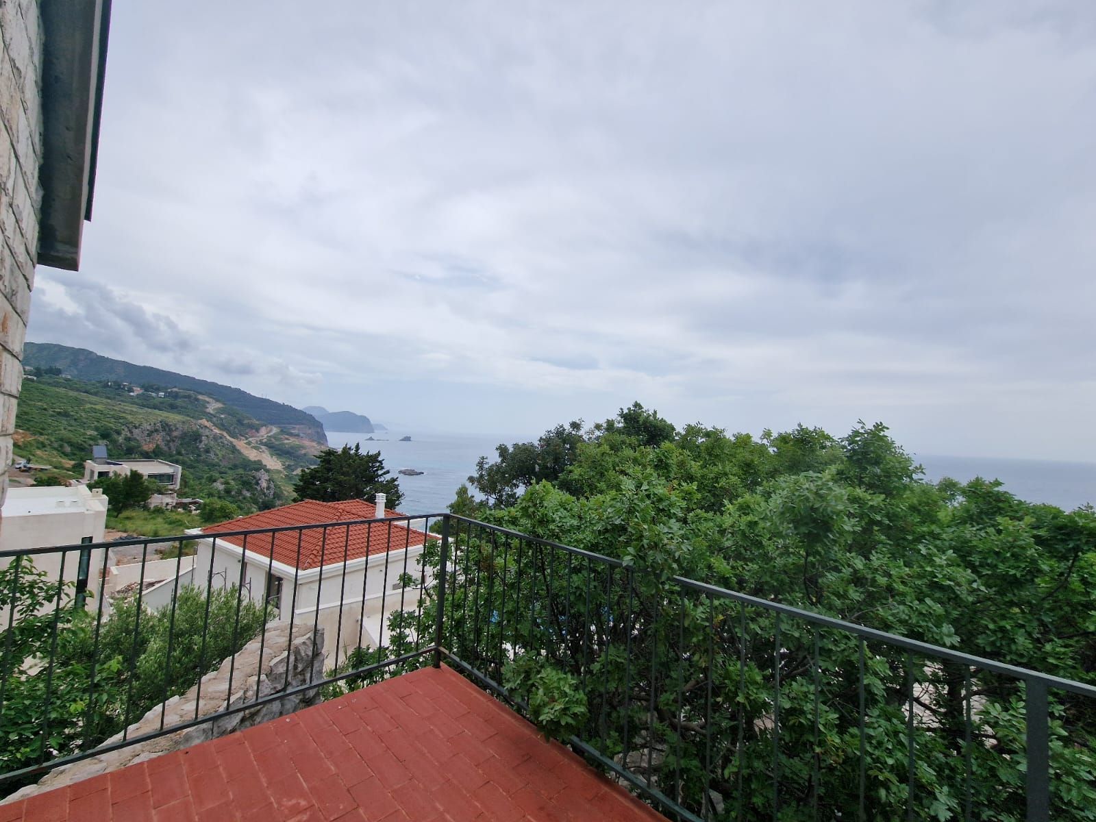 amforaproperty.com/Budva,Skočiđevojka-Kamena kuca sa bazenom i panoramskim pogledom na more