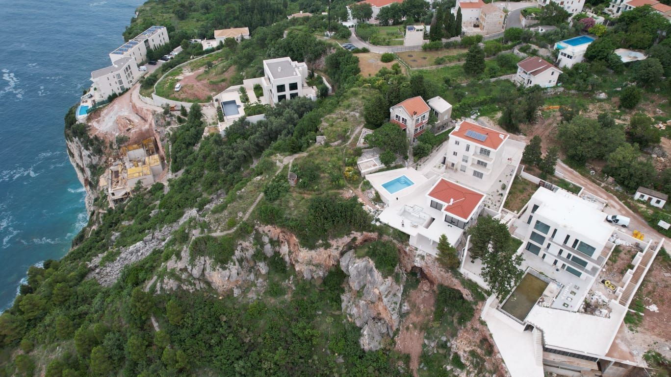 amforaproperty.com/Budva,Skočiđevojka-Kamena kuca sa bazenom i panoramskim pogledom na more