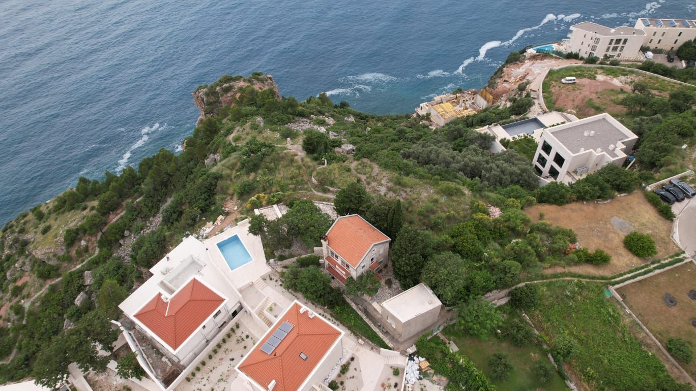 amforaproperty.com/Budva,Skočiđevojka-Kamena kuca sa bazenom i panoramskim pogledom na more