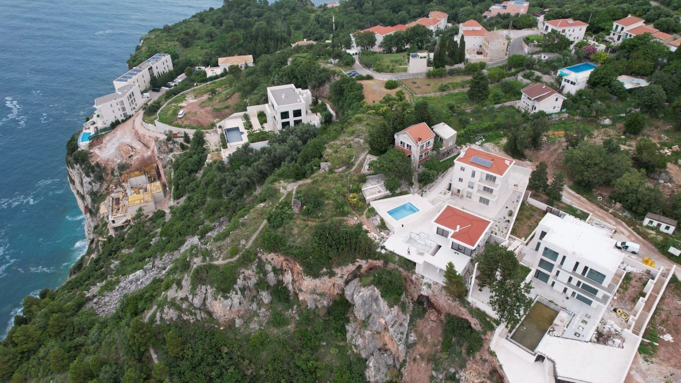 amforaproperty.com/Budva,Skočiđevojka-Kamena kuca sa bazenom i panoramskim pogledom na more