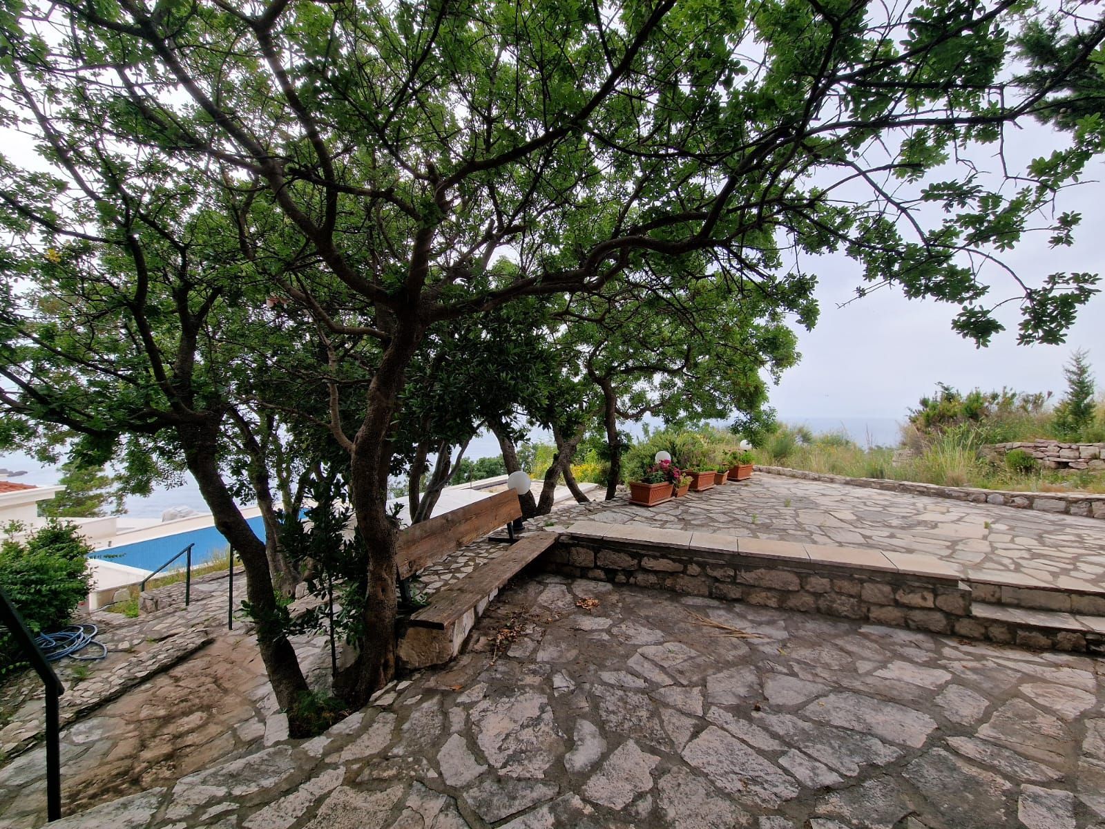 amforaproperty.com/Budva,Skočiđevojka-Kamena kuca sa bazenom i panoramskim pogledom na more