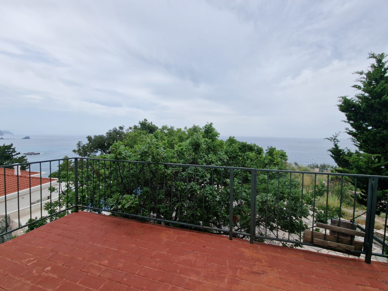 amforaproperty.com/Budva,Skočiđevojka-Kamena kuca sa bazenom i panoramskim pogledom na more
