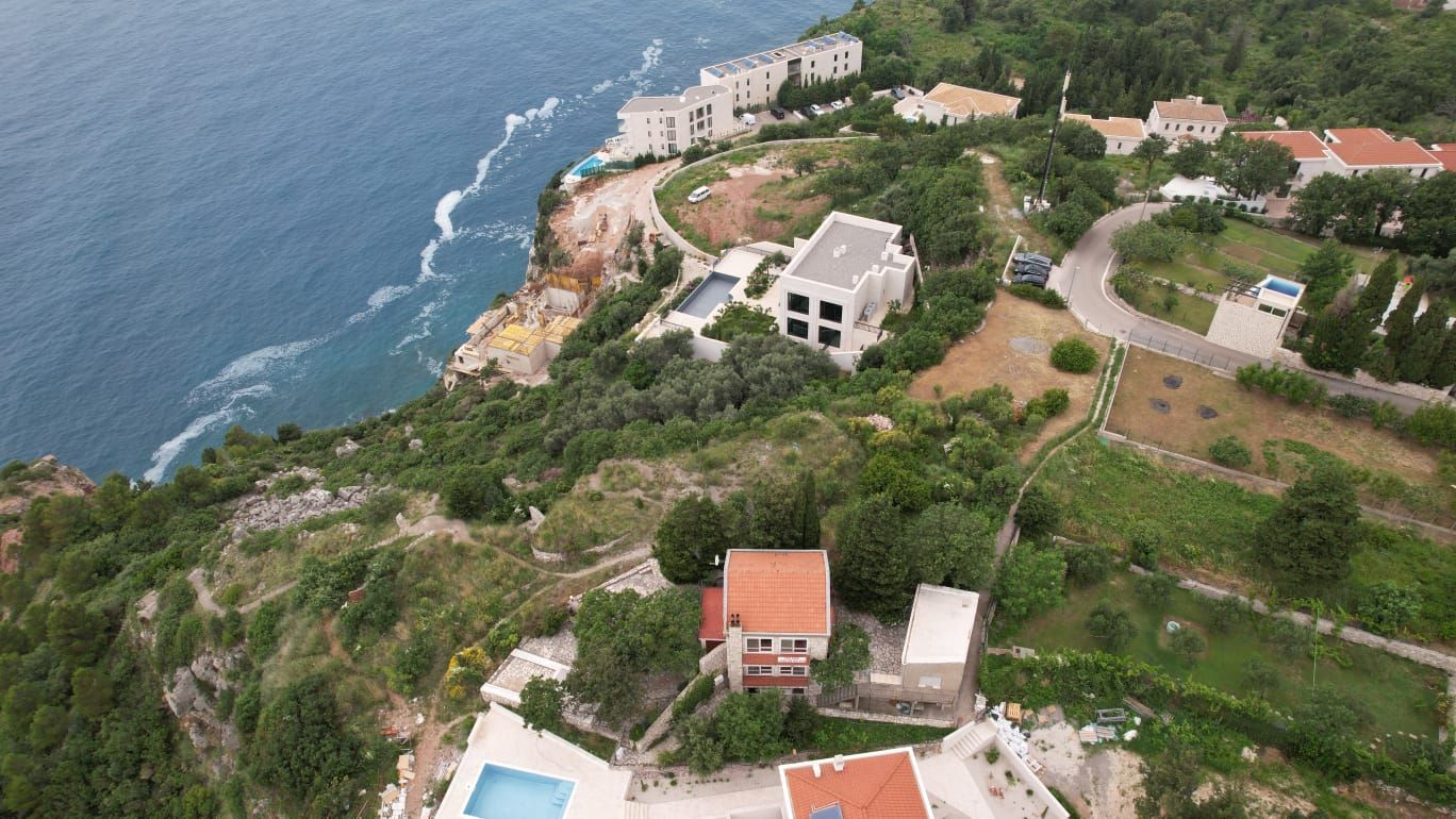 amforaproperty.com/Budva,Skočiđevojka-Kamena kuca sa bazenom i panoramskim pogledom na more