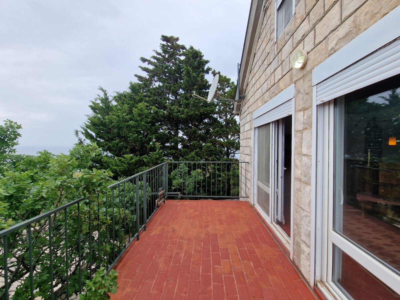 amforaproperty.com/Budva,Skočiđevojka-Kamena kuca sa bazenom i panoramskim pogledom na more