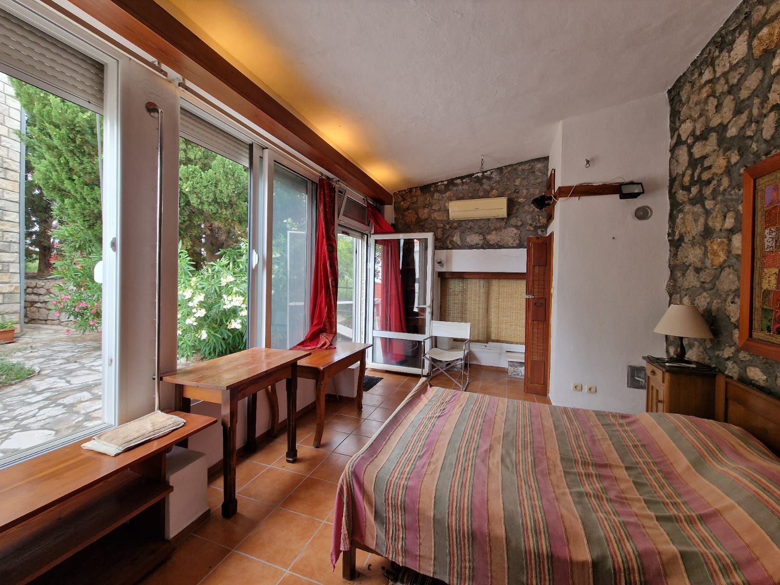 amforaproperty.com/Budva,Skočiđevojka-Kamena kuca sa bazenom i panoramskim pogledom na more