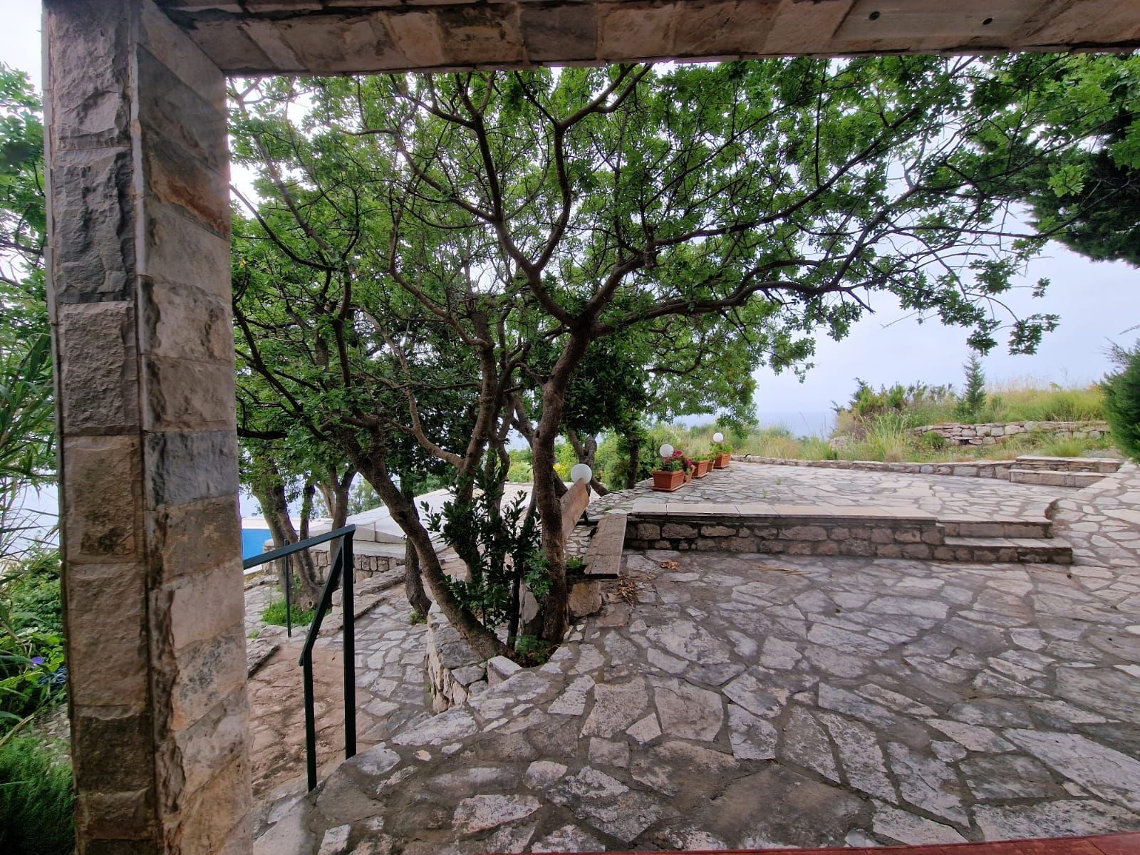 amforaproperty.com/Budva,Skočiđevojka-Kamena kuca sa bazenom i panoramskim pogledom na more
