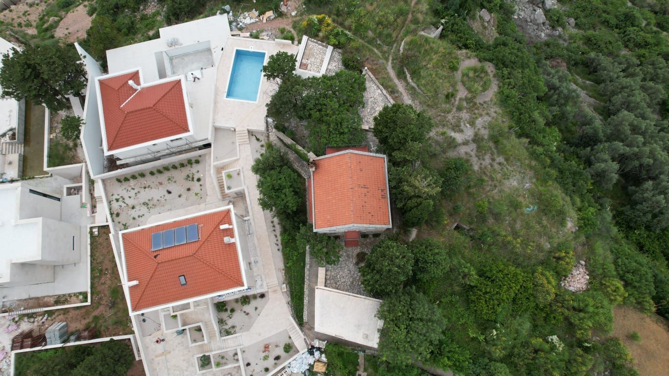 amforaproperty.com/Budva,Skočiđevojka-Kamena kuca sa bazenom i panoramskim pogledom na more
