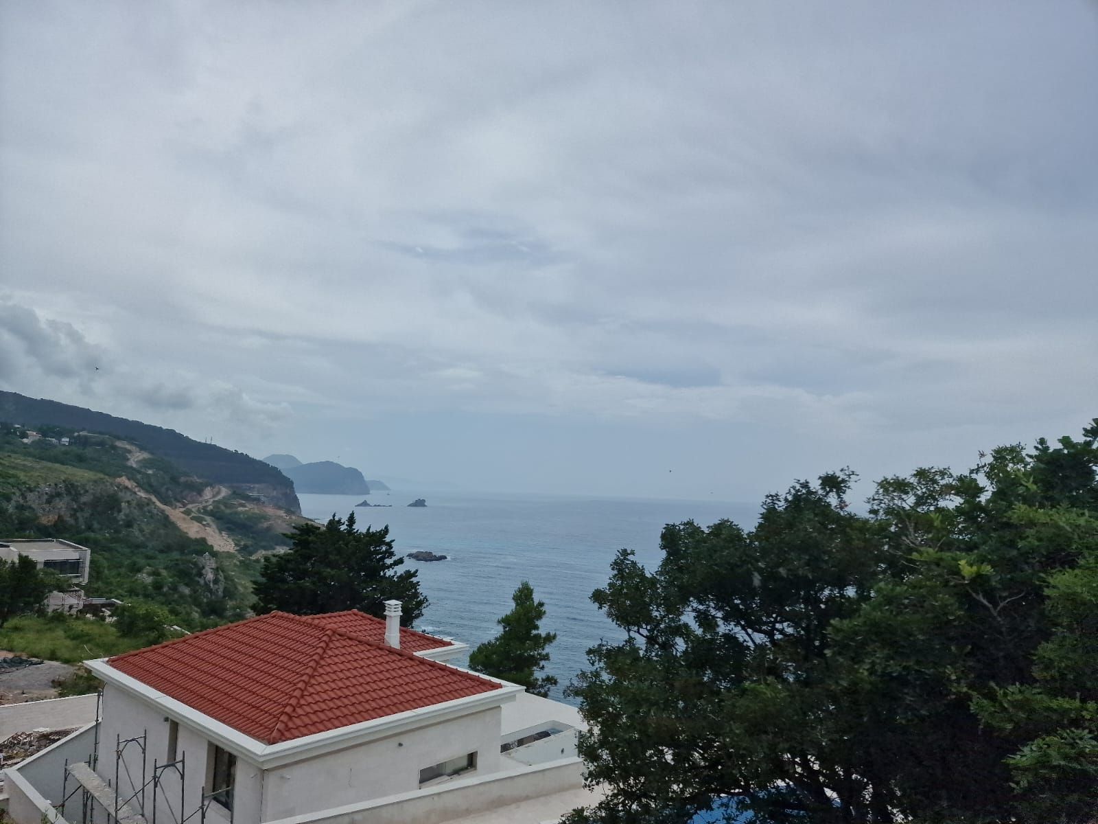 amforaproperty.com/Budva,Skočiđevojka-Kamena kuca sa bazenom i panoramskim pogledom na more