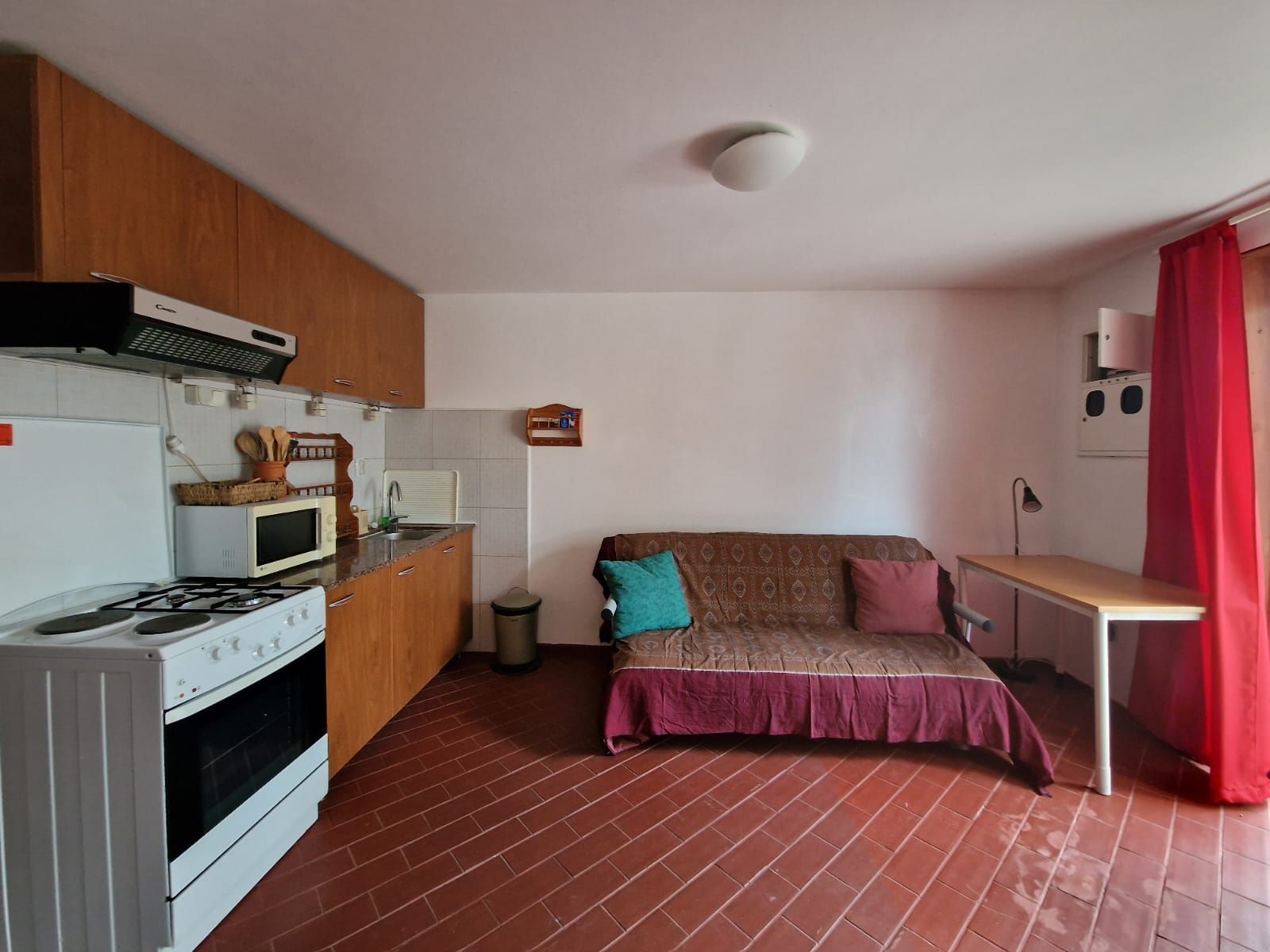amforaproperty.com/Budva,Skočiđevojka-Kamena kuca sa bazenom i panoramskim pogledom na more