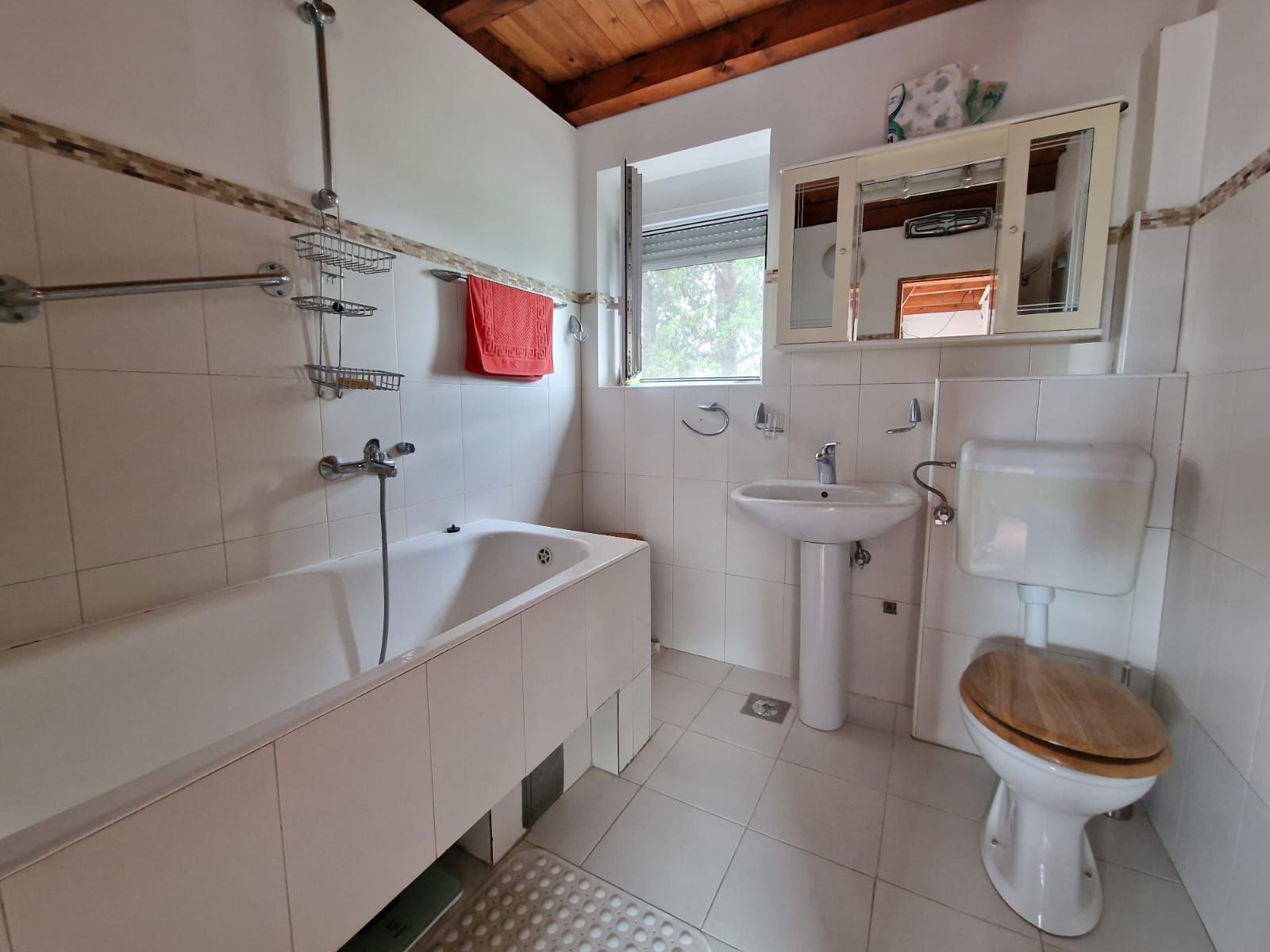 amforaproperty.com/Budva,Skočiđevojka-Kamena kuca sa bazenom i panoramskim pogledom na more