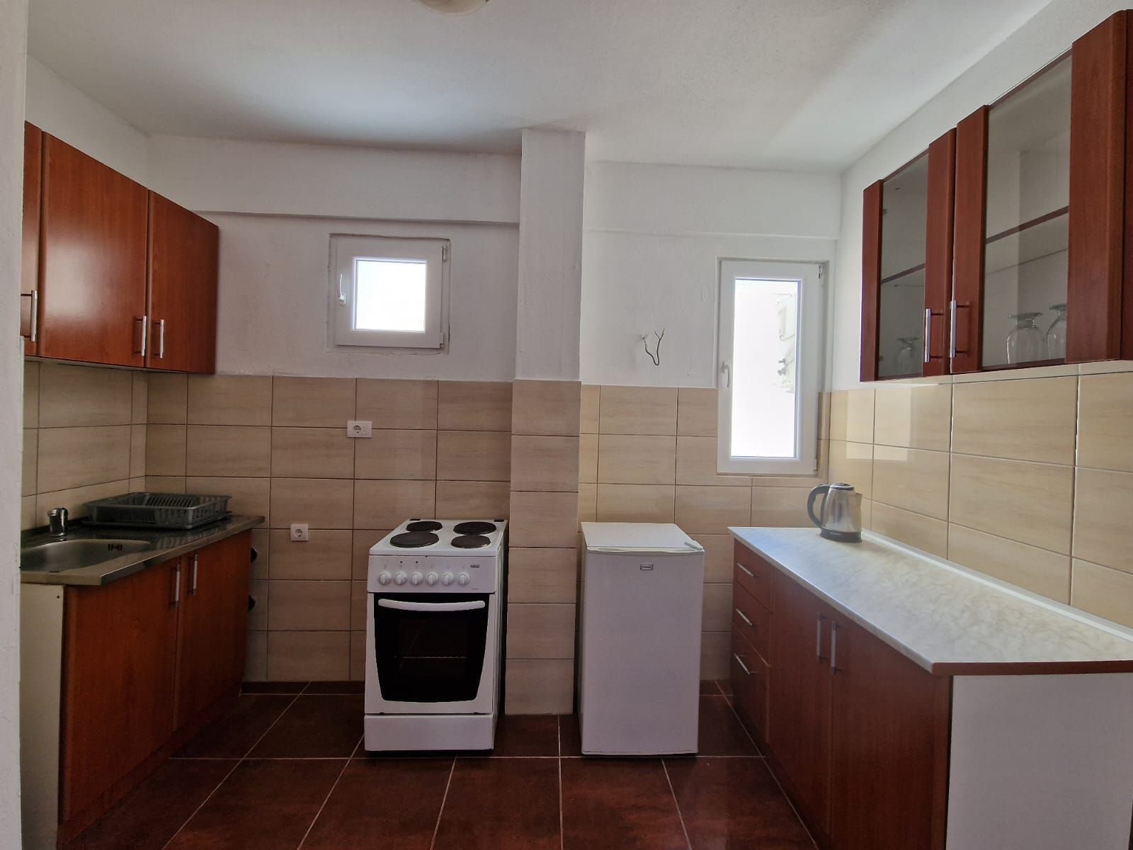 amforaproperty.com/Moderna stambena zgrada 1000m2 sa 18 apartmana u Bečićima, 300 metara od mora