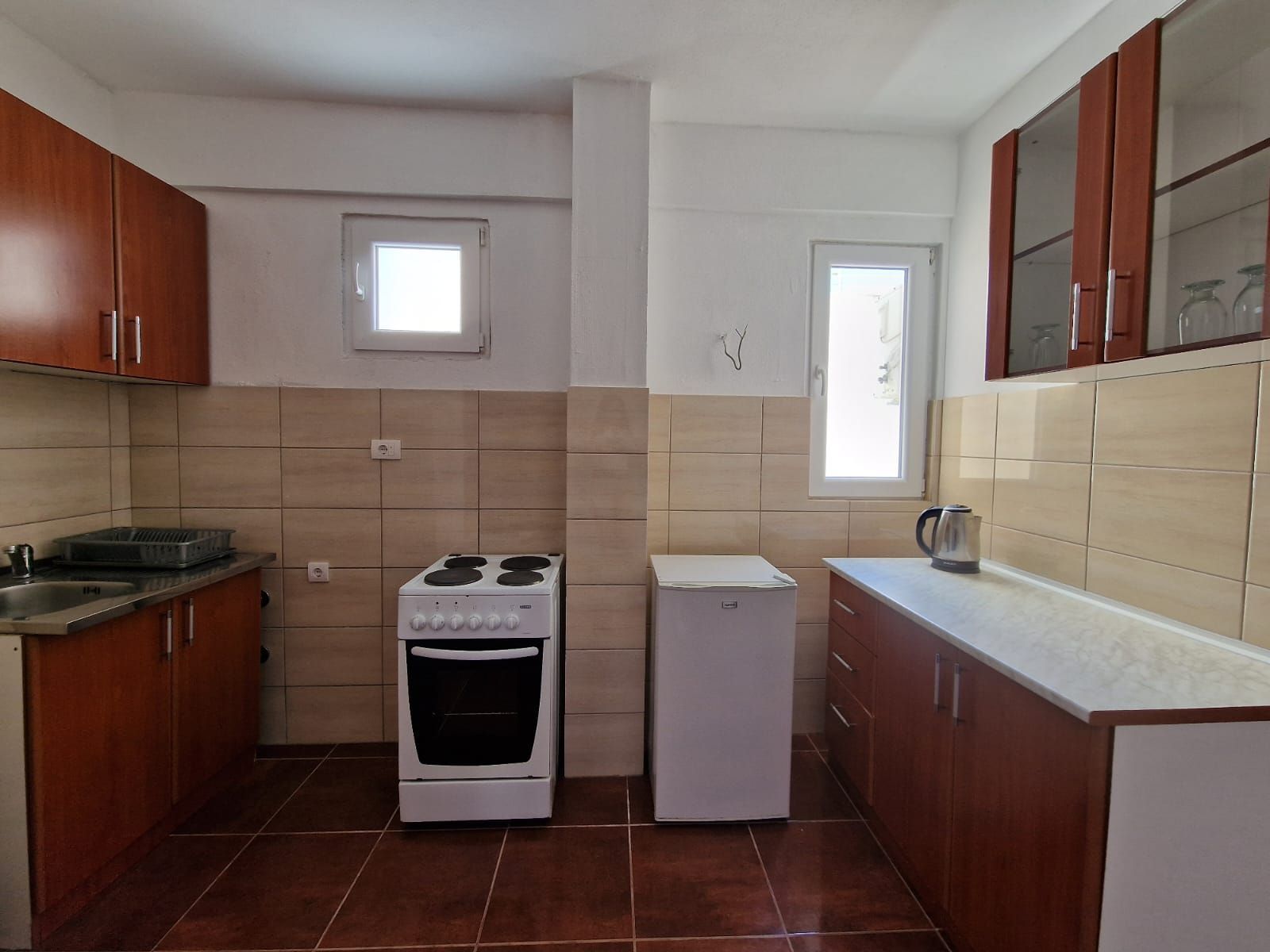 amforaproperty.com/Moderna stambena zgrada 1000m2 sa 18 apartmana u Bečićima, 300 metara od mora