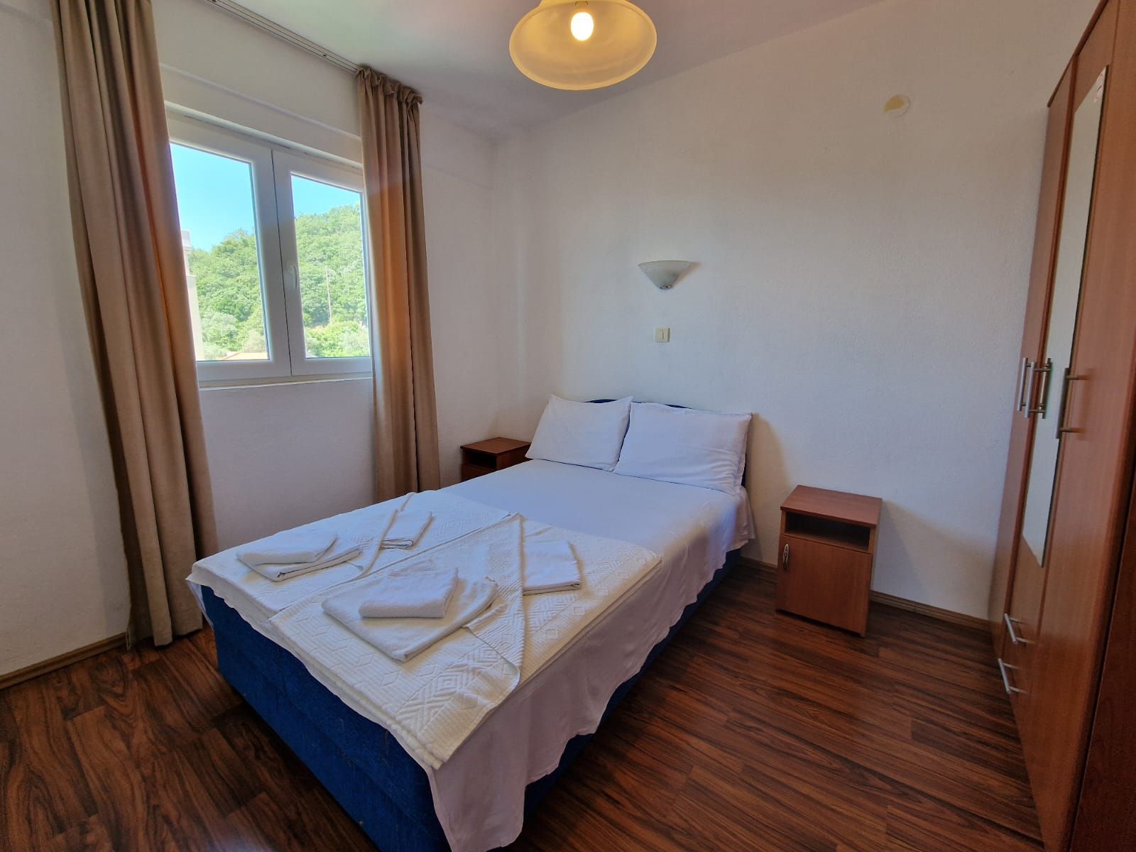 amforaproperty.com/Moderna stambena zgrada 1000m2 sa 18 apartmana u Bečićima, 300 metara od mora