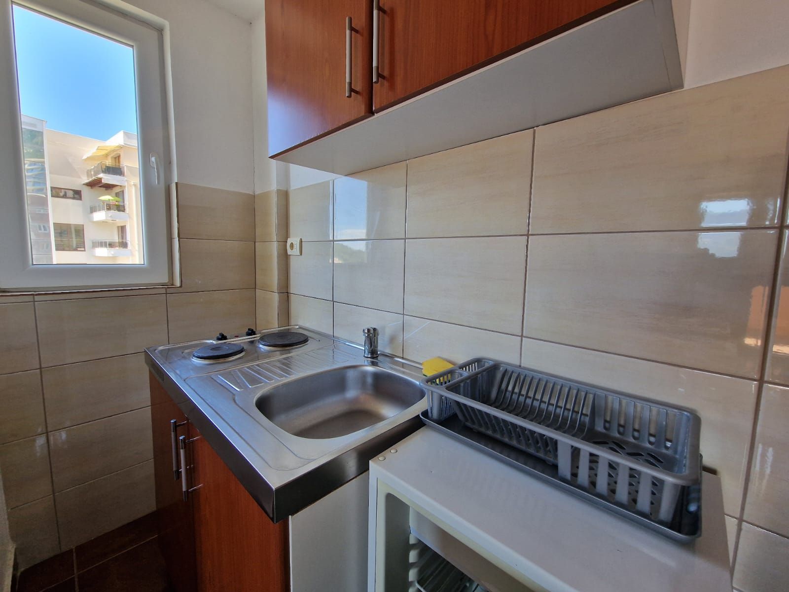 amforaproperty.com/Moderna stambena zgrada 1000m2 sa 18 apartmana u Bečićima, 300 metara od mora