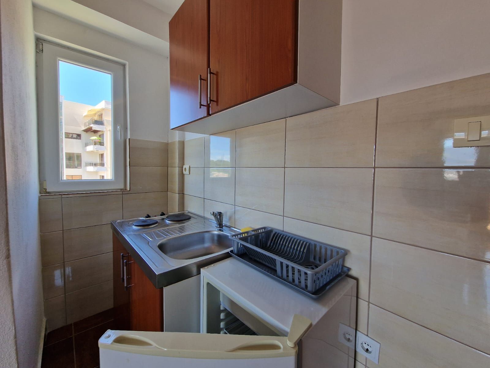 amforaproperty.com/Moderna stambena zgrada 1000m2 sa 18 apartmana u Bečićima, 300 metara od mora