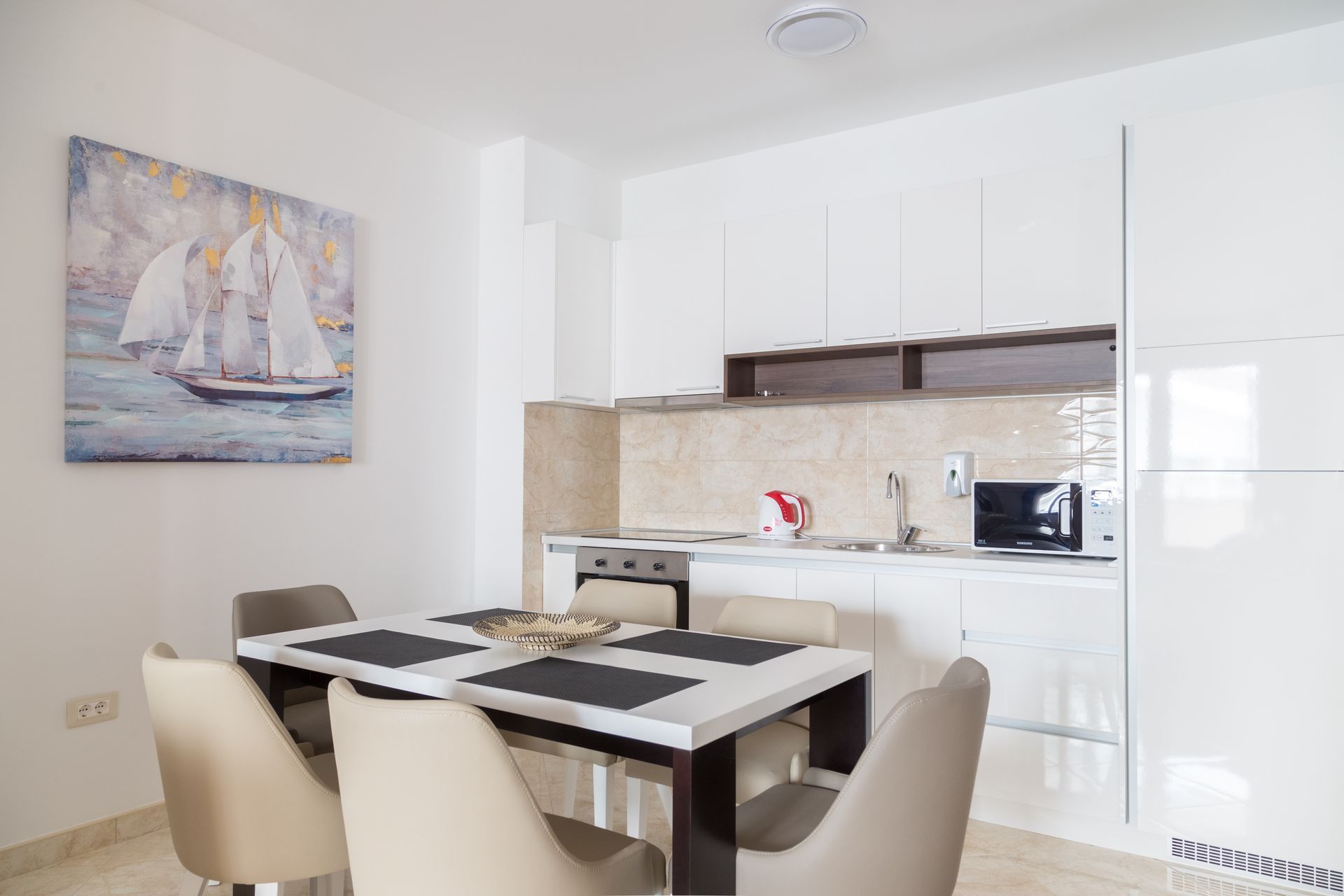 amforaproperty.com/Nov dvosoban stan površine 89m2,Bečići.