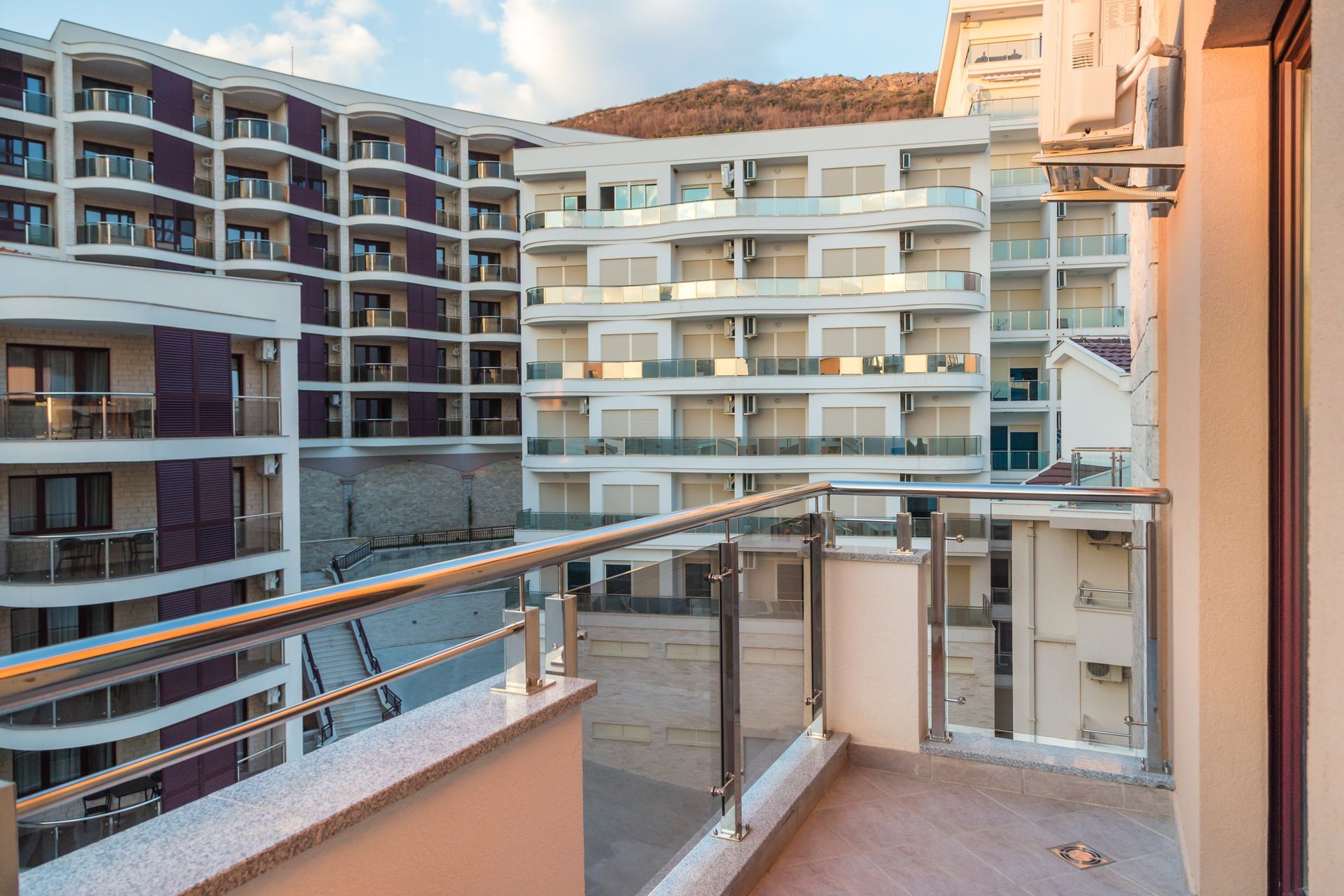 amforaproperty.com/Nov dvosoban stan površine 89m2,Bečići.