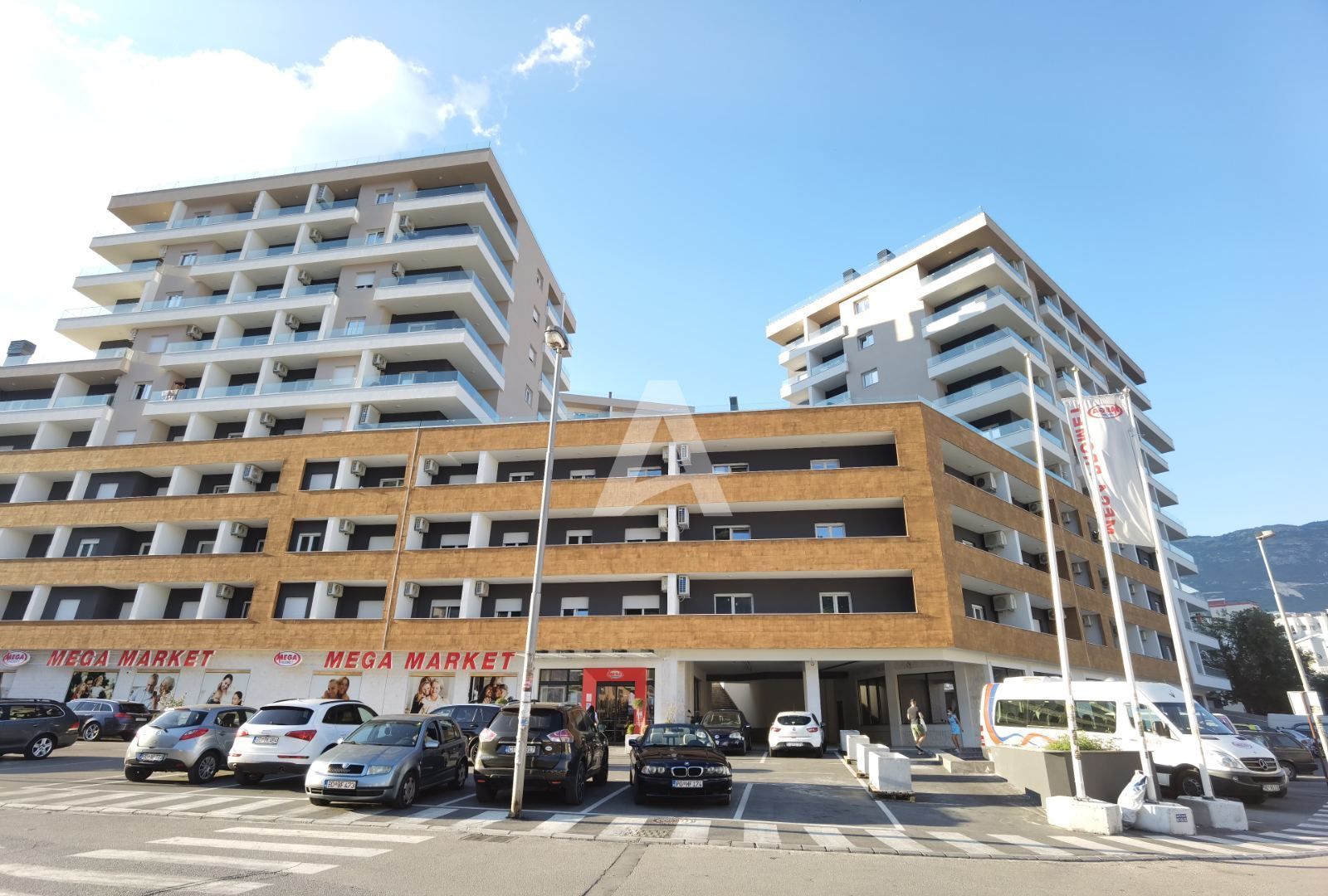 amforaproperty.com/Na prodaju: Biznis sa potpuno opremljenim kafićem u stambenom kompleksu 