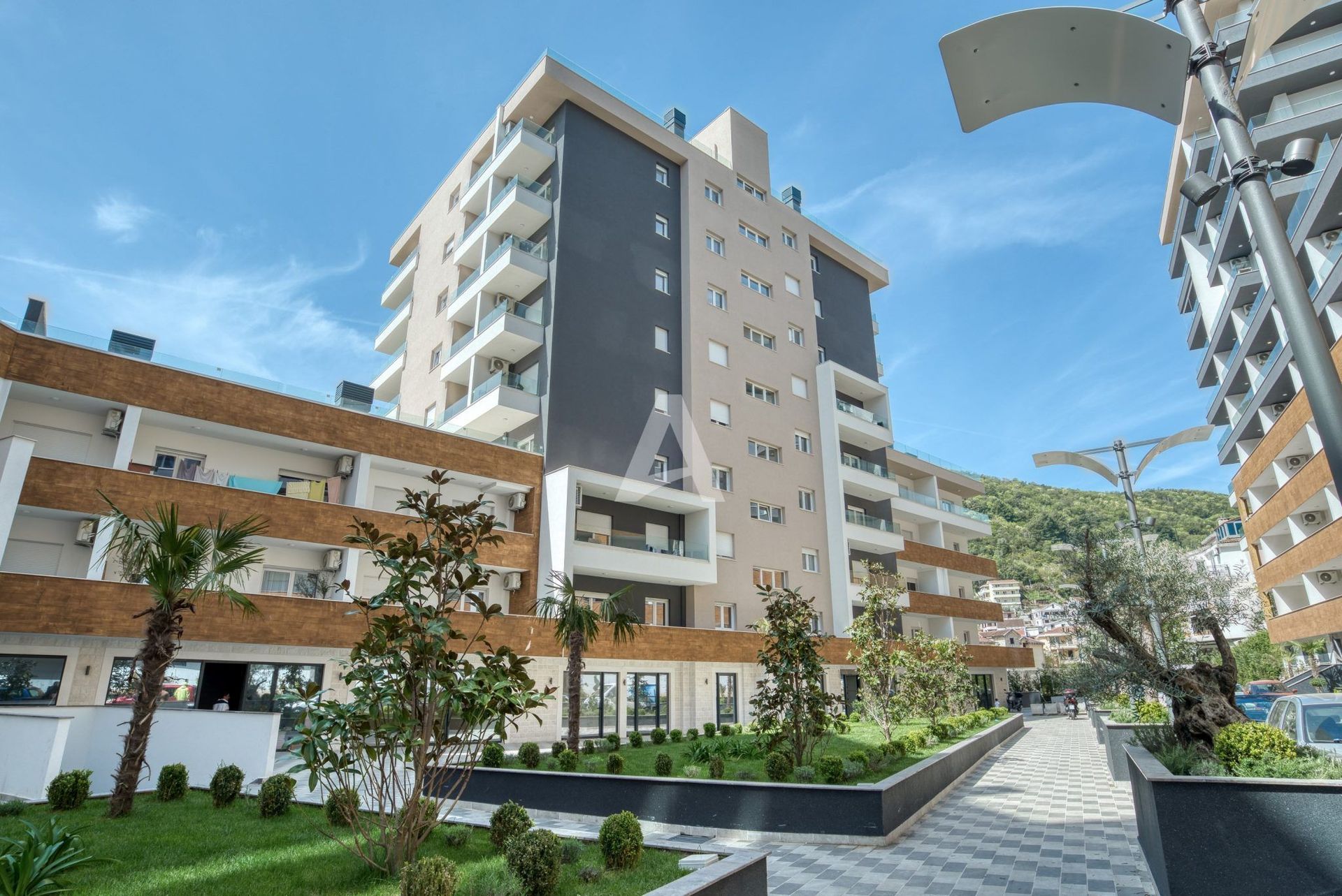 amforaproperty.com/Na prodaju: Biznis sa potpuno opremljenim kafićem u stambenom kompleksu 