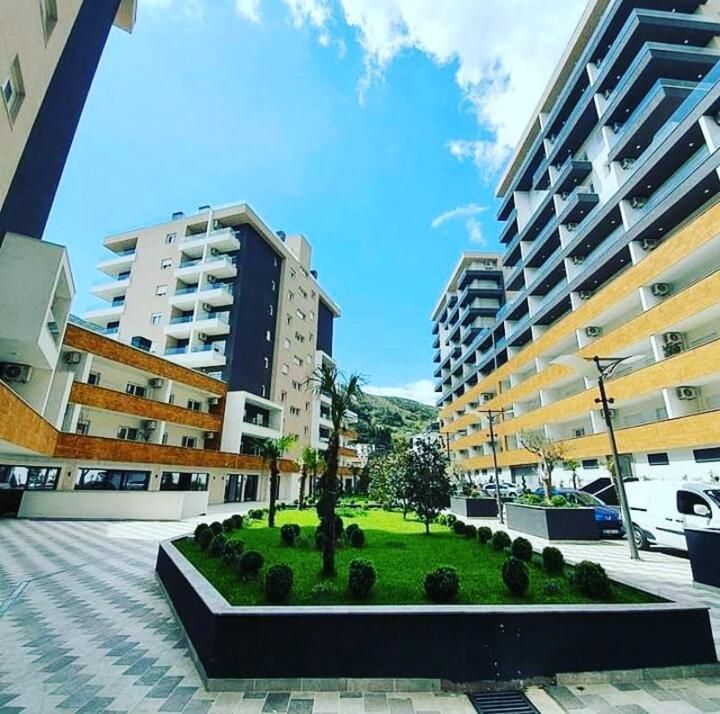 amforaproperty.com/Na prodaju: Biznis sa potpuno opremljenim kafićem u stambenom kompleksu 