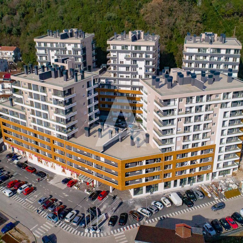amforaproperty.com/Na prodaju: Biznis sa potpuno opremljenim kafićem u stambenom kompleksu 