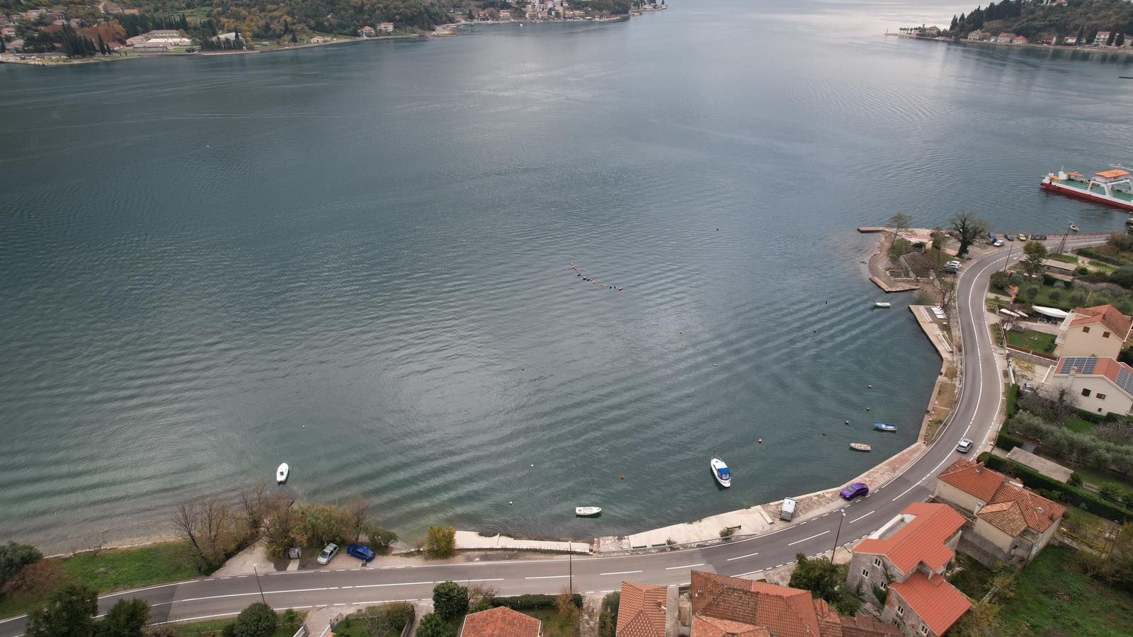 amforaproperty.com/Herceg Novi, Kamenari – Zemljište za izgradnju 12 vila sa dve započete na prvoj liniji mora