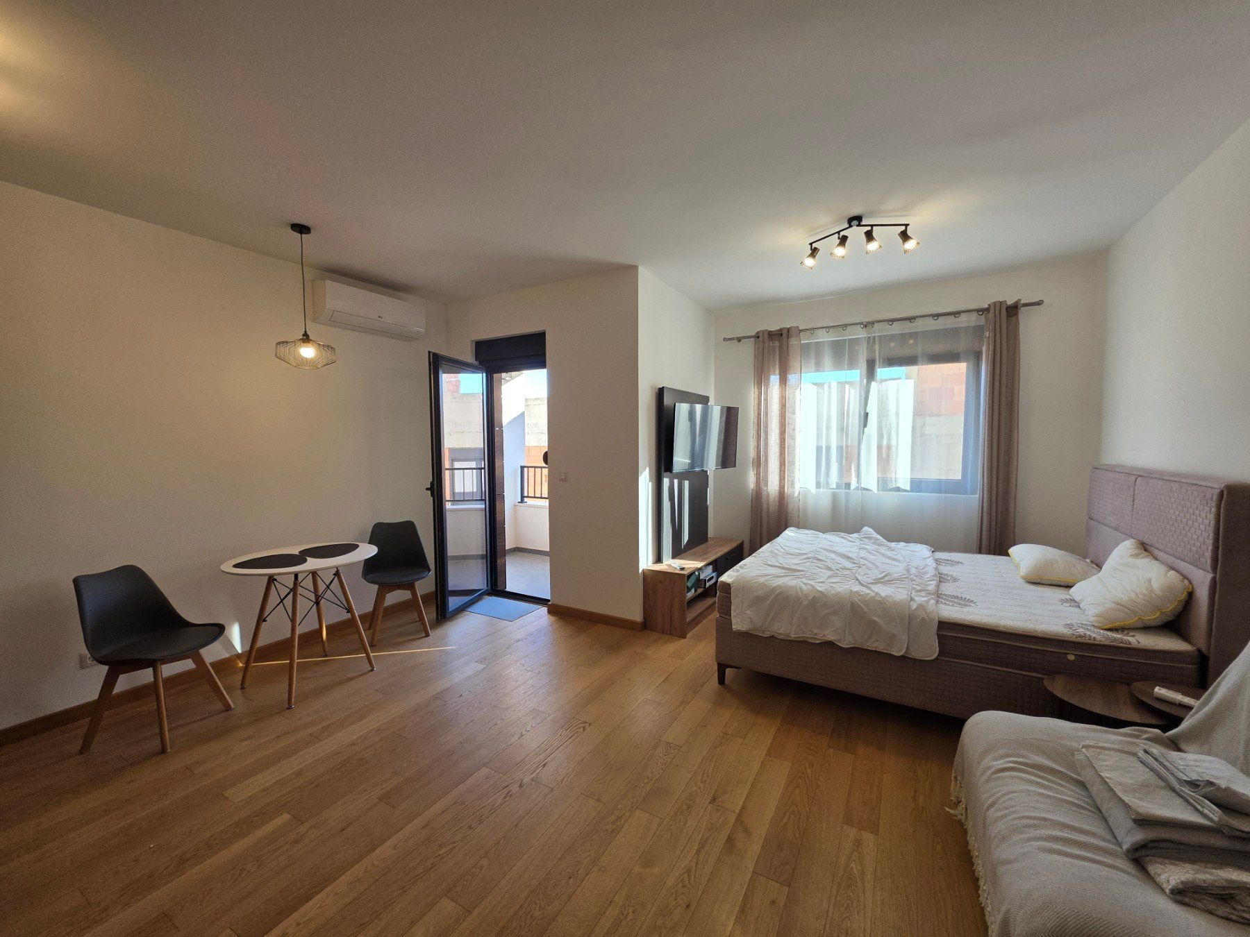 Prodaja modernog studio apartmana 32 m² – Bečići (mogućnost pregradnje u jednosoban) - Amfora Real Estate