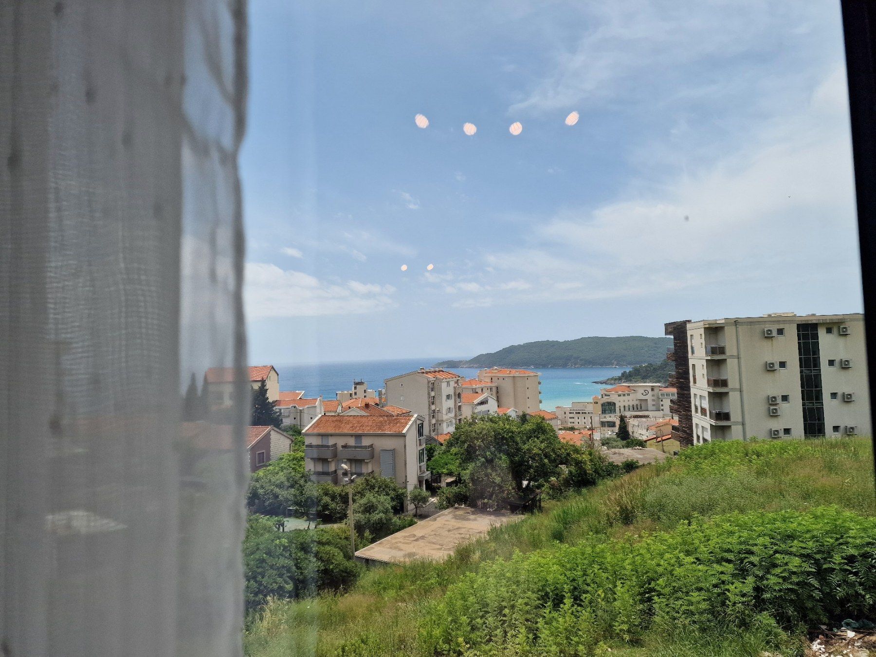 Moderno opremljen studio apartman 32m2 sa pogledom na more u Becicima (NA DUZI PERIOD) - Amfora Real Estate