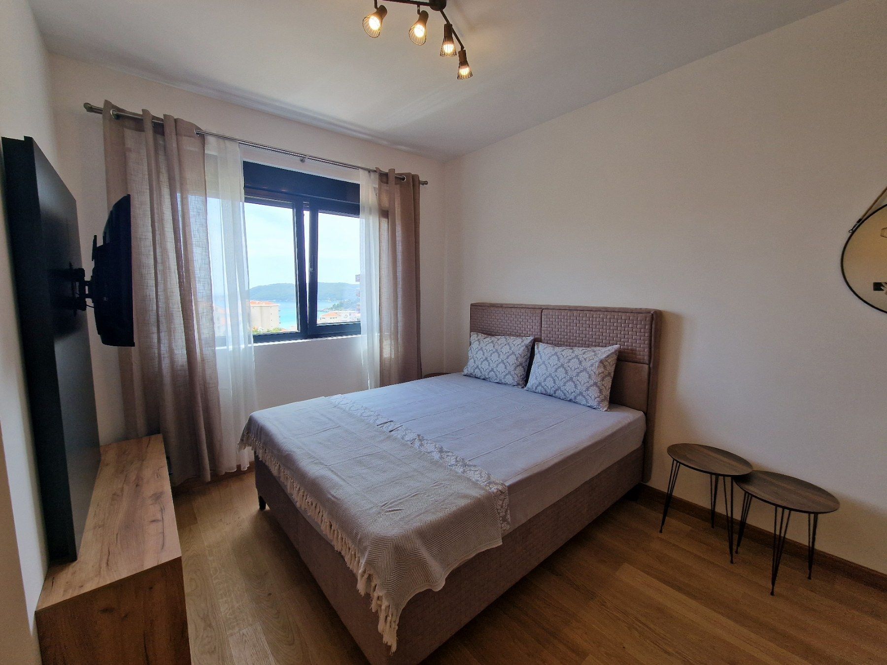 Moderno opremljen studio apartman 32m2 sa pogledom na more u Becicima (NA DUZI PERIOD) - Amfora Real Estate