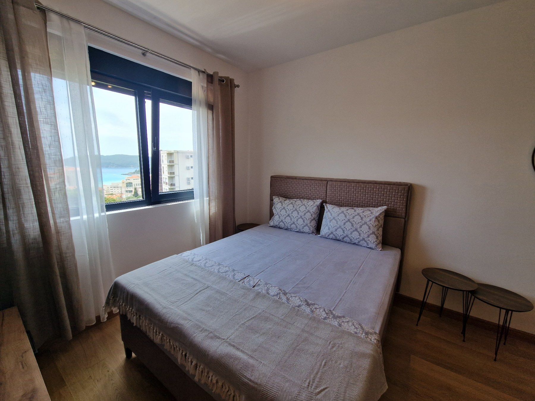 Moderno opremljen studio apartman 32m2 sa pogledom na more u Becicima (NA DUZI PERIOD) - Amfora Real Estate