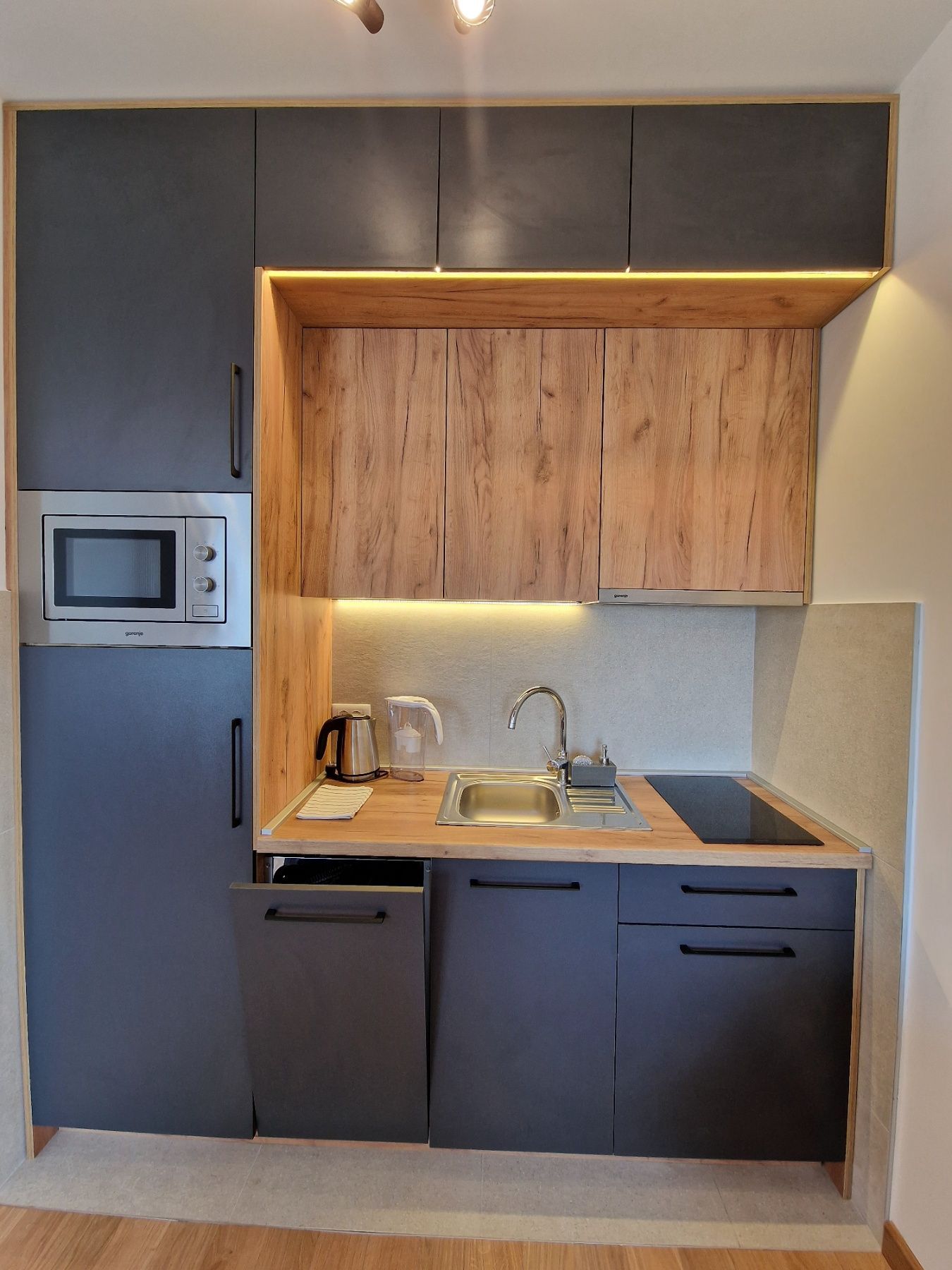 Moderno opremljen studio apartman 32m2 sa pogledom na more u Becicima (NA DUZI PERIOD) - Amfora Real Estate