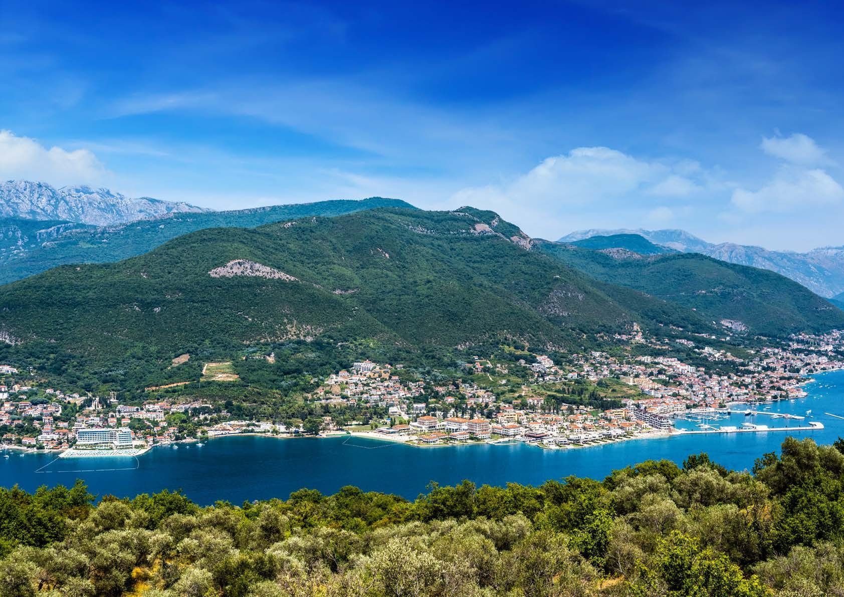 amforaproperty.com/Jednosoban stan 42m2+14m2 gratis terase u novom stambenom kompleksu sa bazenom-Kumbor,Herceg Novi