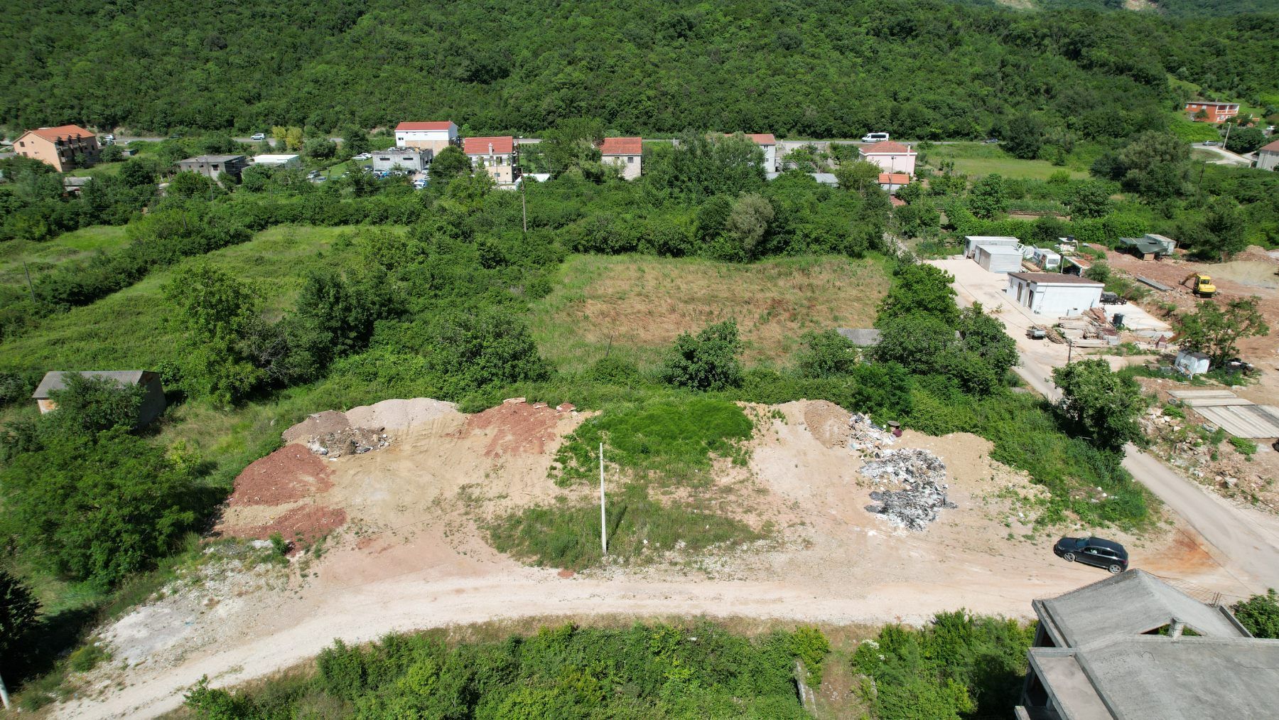 amforaproperty.com/Urbanizovan Plac 2.560m2 za Zajedničku Gradnju (26%) na Magistralnom Putu Budva-Tivat (Kovačko Polje) - Direktno od Vlasnika, Odlična Investicija (Zajednicka