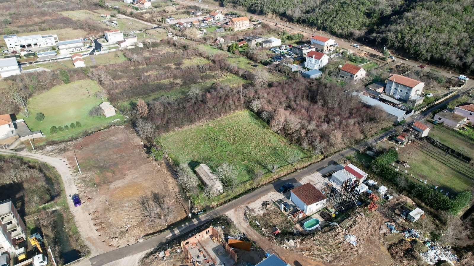amforaproperty.com/Urbanizovan Plac 2.559m2 za Zajedničku Gradnju (19%) na Magistralnom Putu Budva-Tivat (Kovačko Polje) - Direktno od Vlasnika, Odlična Investicija