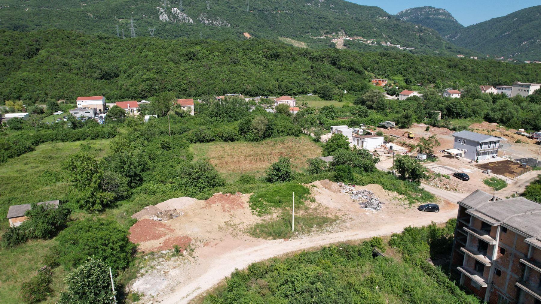 amforaproperty.com/Urbanizovan Plac 2.560m2 za Zajedničku Gradnju (26%) na Magistralnom Putu Budva-Tivat (Kovačko Polje) - Direktno od Vlasnika, Odlična Investicija (Zajednicka