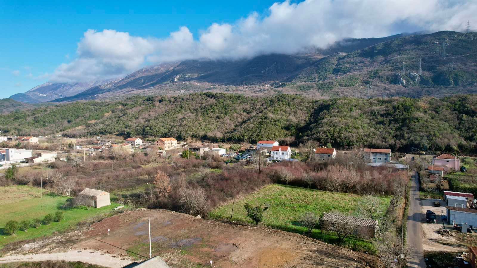 amforaproperty.com/Urbanizovan Plac 2.559m2 za Zajedničku Gradnju (19%) na Magistralnom Putu Budva-Tivat (Kovačko Polje) - Direktno od Vlasnika, Odlična Investicija