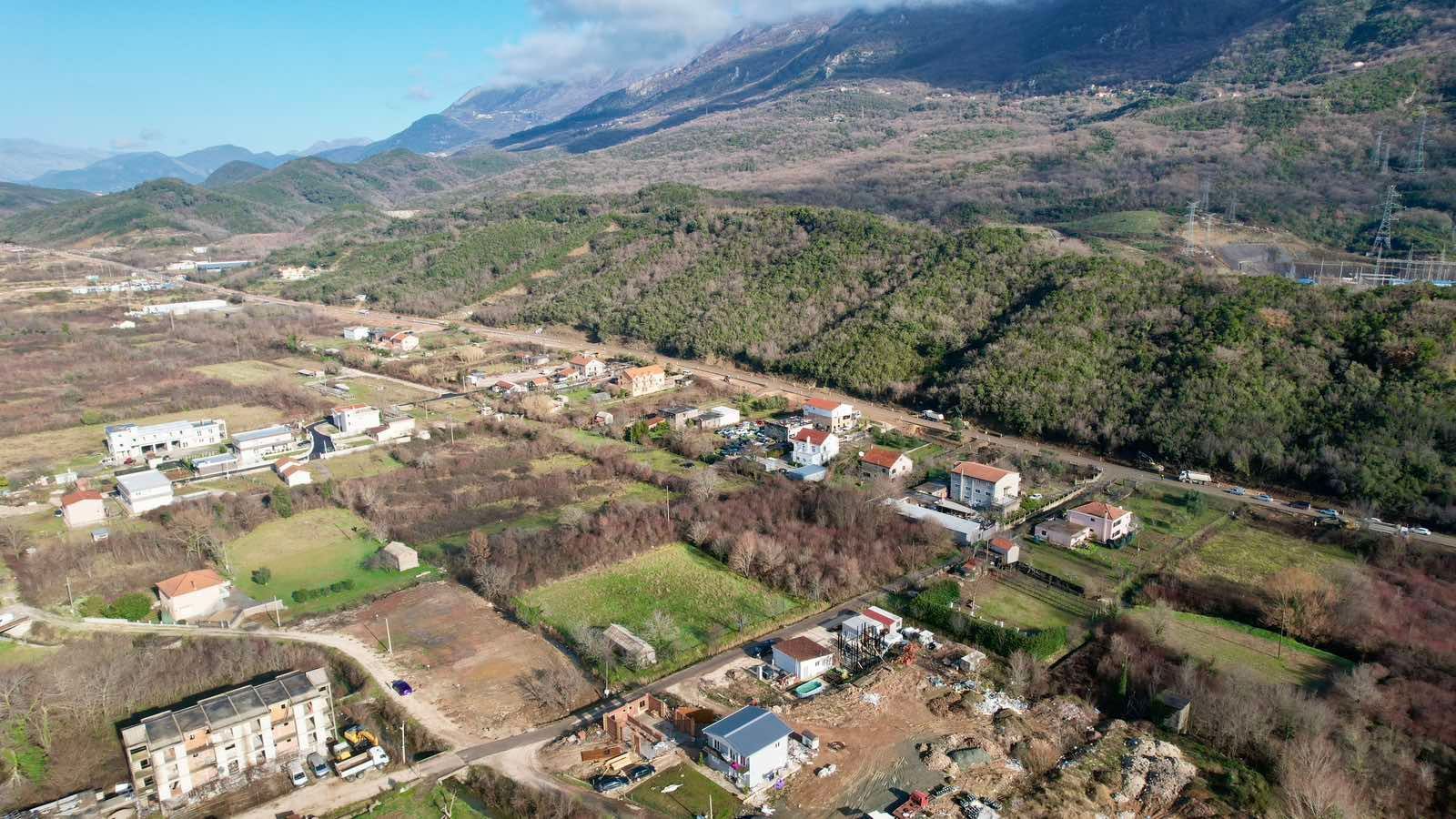 amforaproperty.com/Urbanizovan Plac 2.559m2 za Zajedničku Gradnju (19%) na Magistralnom Putu Budva-Tivat (Kovačko Polje) - Direktno od Vlasnika, Odlična Investicija