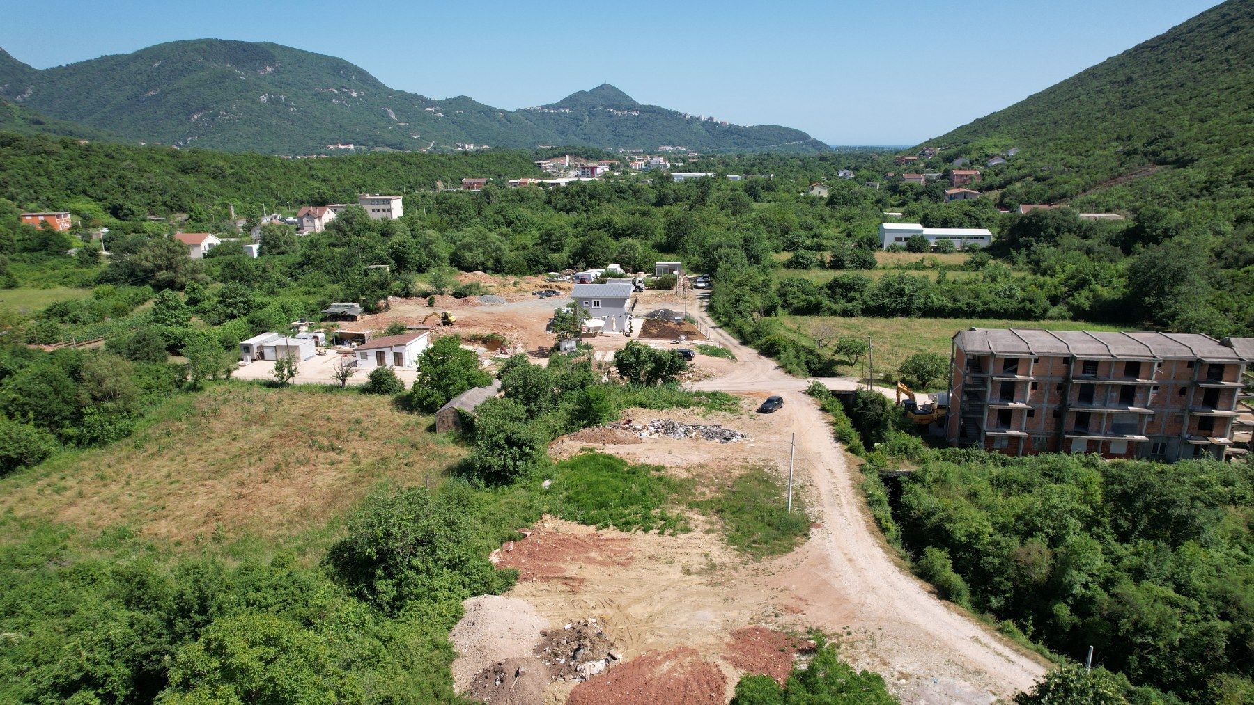 amforaproperty.com/Urbanizovan Plac 2.560m2 za Zajedničku Gradnju (26%) na Magistralnom Putu Budva-Tivat (Kovačko Polje) - Direktno od Vlasnika, Odlična Investicija (Zajednicka