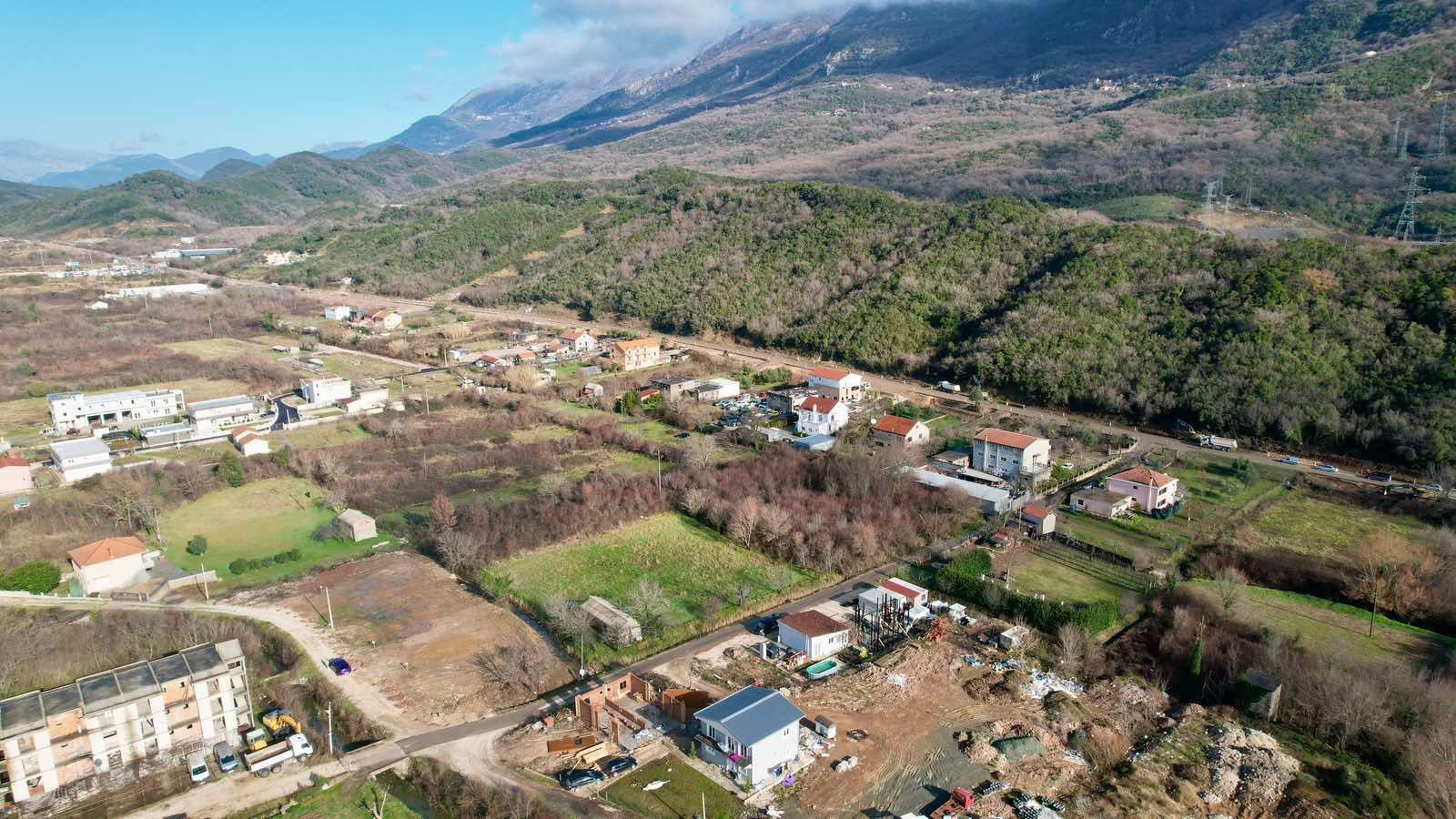 amforaproperty.com/Urbanizovan Plac 2.559m2 za Zajedničku Gradnju (19%) na Magistralnom Putu Budva-Tivat (Kovačko Polje) - Direktno od Vlasnika, Odlična Investicija
