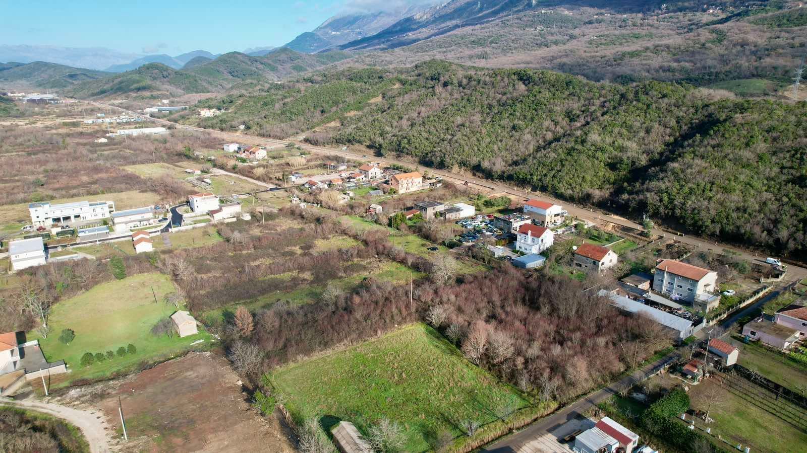 amforaproperty.com/Urbanizovan Plac 2.559m2 za Zajedničku Gradnju (19%) na Magistralnom Putu Budva-Tivat (Kovačko Polje) - Direktno od Vlasnika, Odlična Investicija