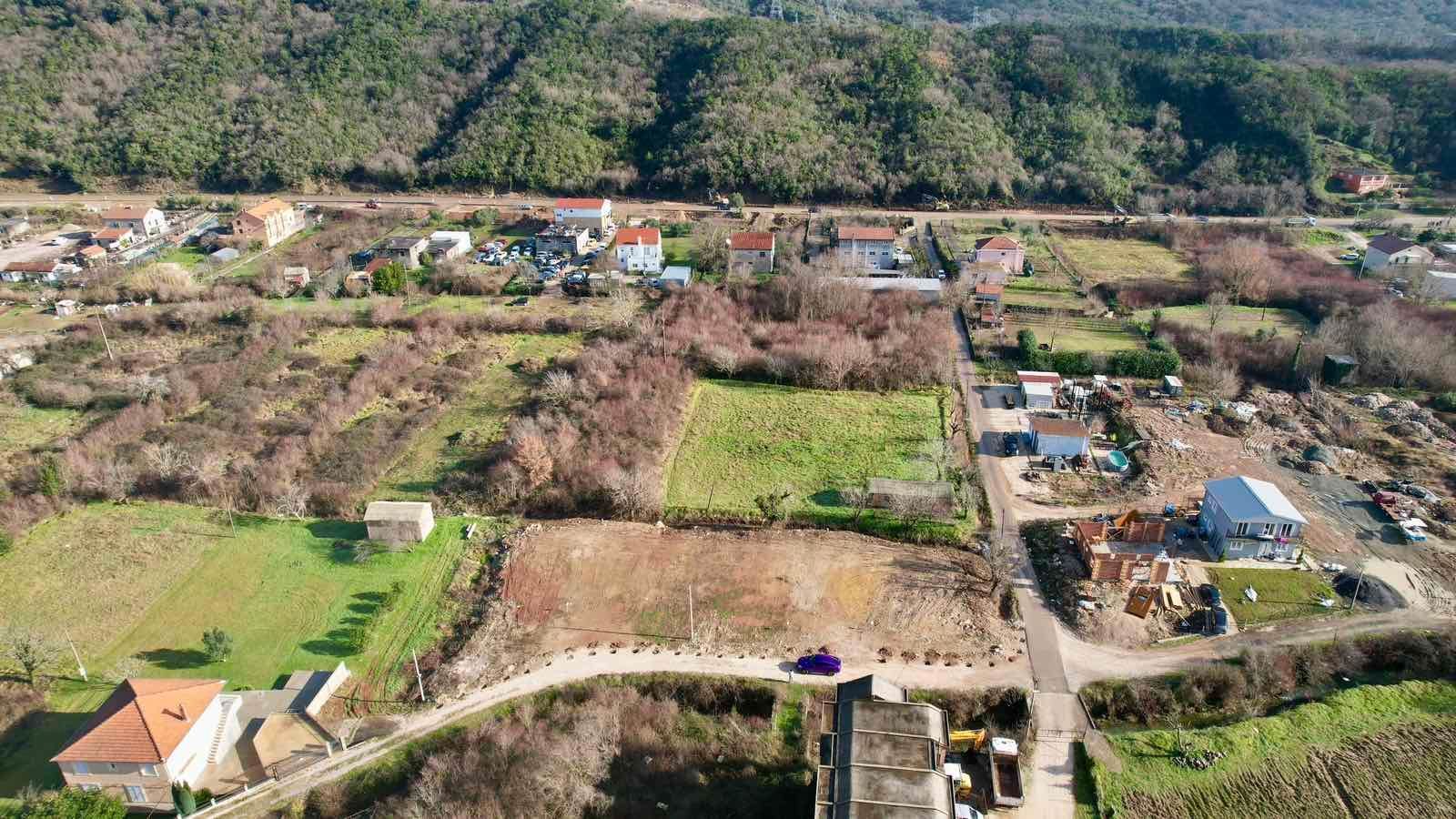 amforaproperty.com/Urbanizovan Plac 2.559m2 za Zajedničku Gradnju (19%) na Magistralnom Putu Budva-Tivat (Kovačko Polje) - Direktno od Vlasnika, Odlična Investicija