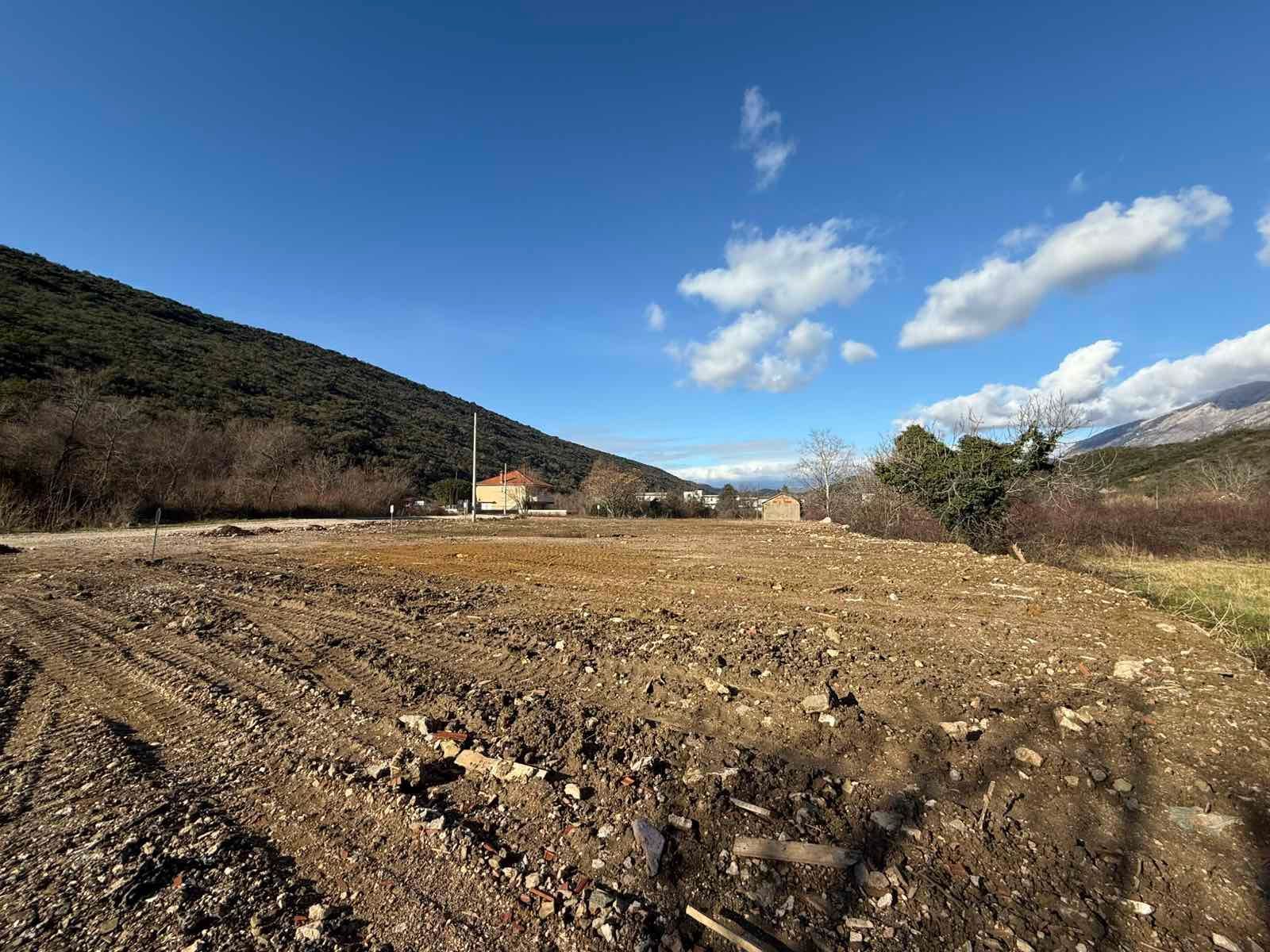 amforaproperty.com/Urbanizovan Plac 2.559m2 za Zajedničku Gradnju (21%) na Magistralnom Putu Budva-Tivat (Kovačko Polje) - Direktno od Vlasnika, Odlična Investicija