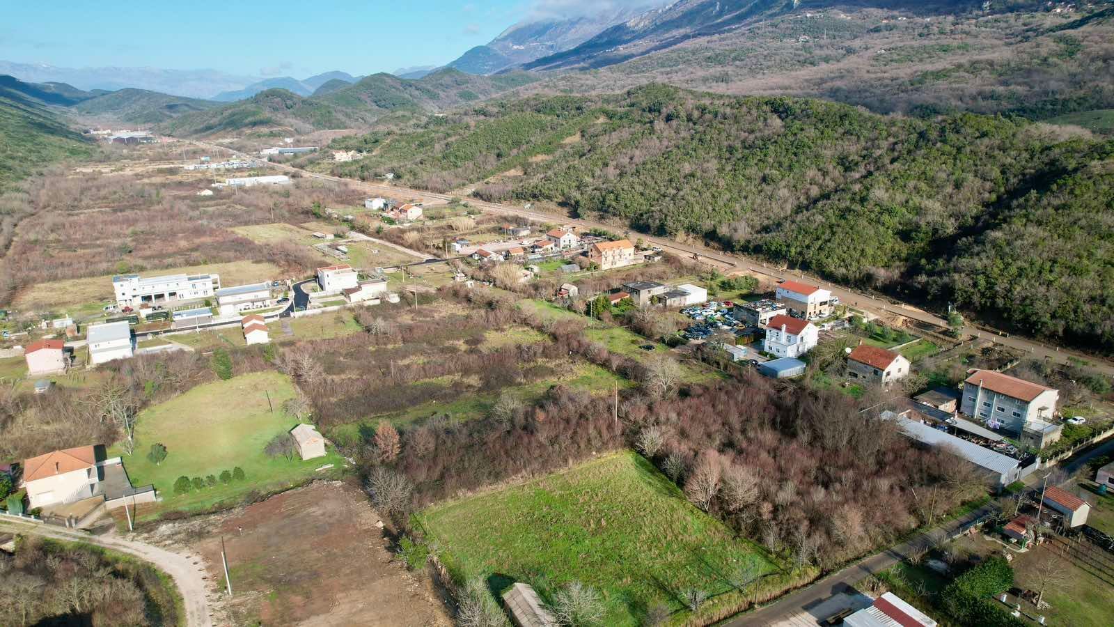 amforaproperty.com/Urbanizovan Plac 2.559m2 za Zajedničku Gradnju (19%) na Magistralnom Putu Budva-Tivat (Kovačko Polje) - Direktno od Vlasnika, Odlična Investicija