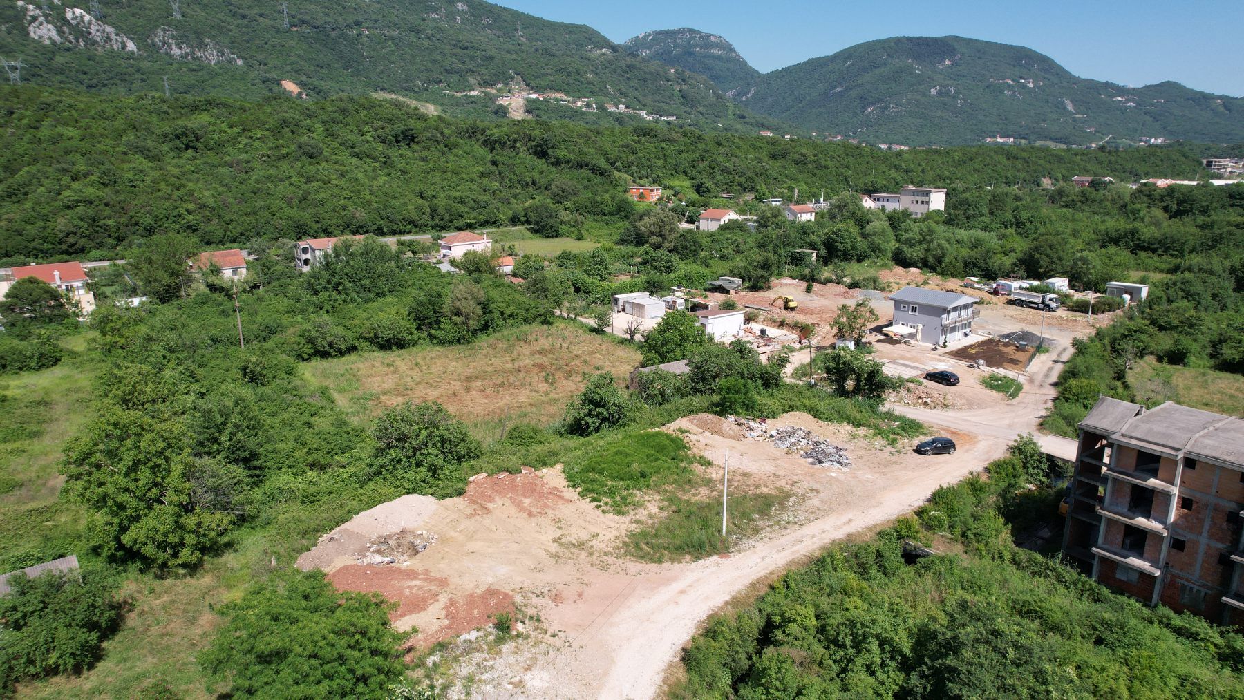 amforaproperty.com/Urbanizovan Plac 2.560m2 za Zajedničku Gradnju (26%) na Magistralnom Putu Budva-Tivat (Kovačko Polje) - Direktno od Vlasnika, Odlična Investicija (Zajednicka