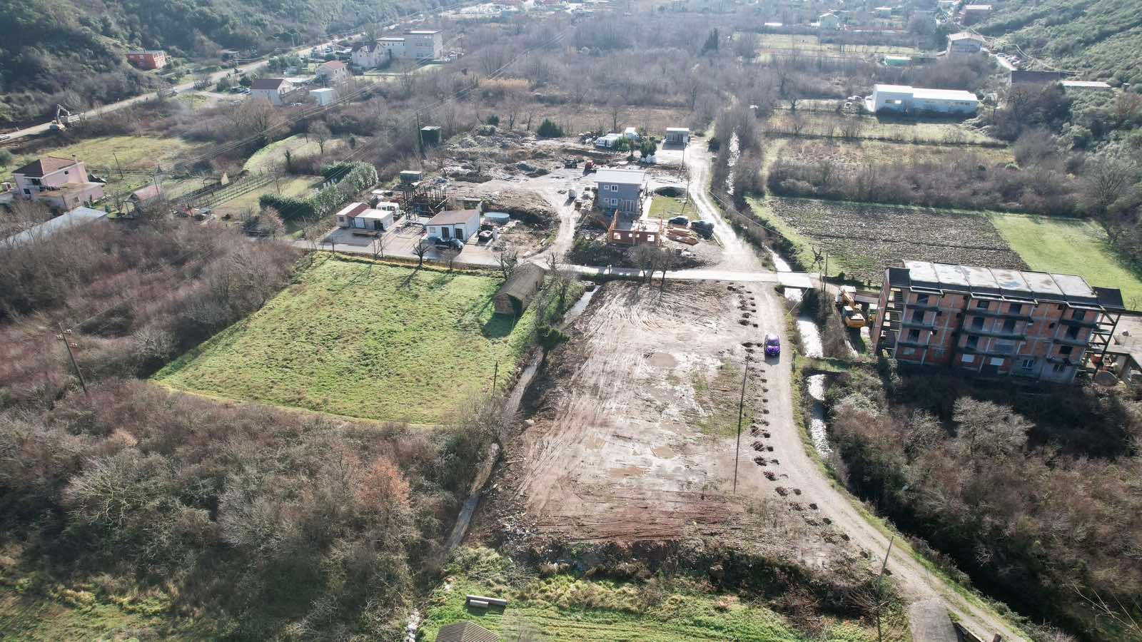 amforaproperty.com/Urbanizovan Plac 2.559m2 za Zajedničku Gradnju (19%) na Magistralnom Putu Budva-Tivat (Kovačko Polje) - Direktno od Vlasnika, Odlična Investicija