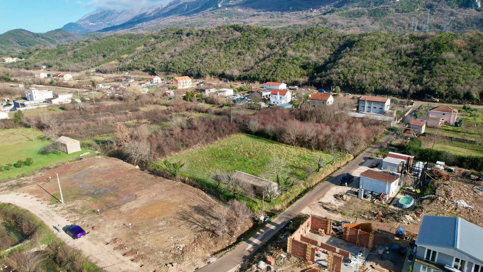 amforaproperty.com/Urbanizovan Plac 2.559m2 za Zajedničku Gradnju (19%) na Magistralnom Putu Budva-Tivat (Kovačko Polje) - Direktno od Vlasnika, Odlična Investicija